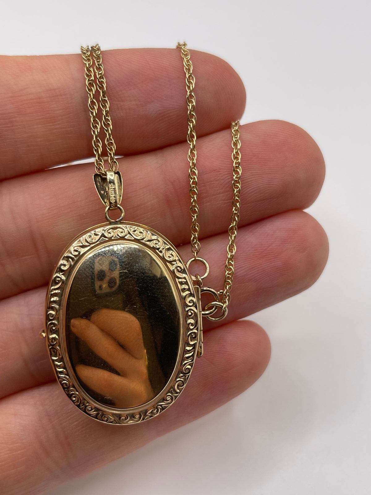 9ct gold locket necklace