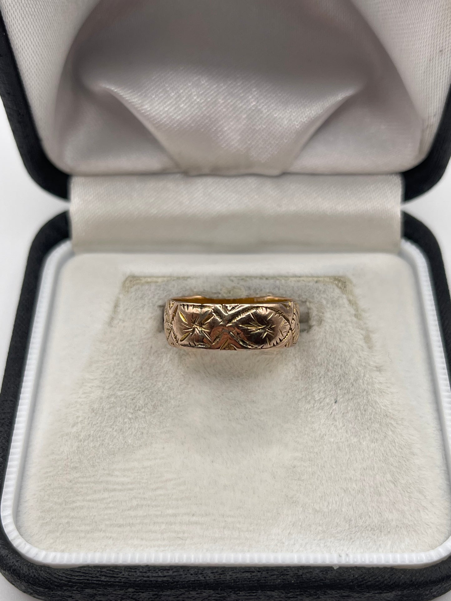 Antique 9ct rose gold patterned band