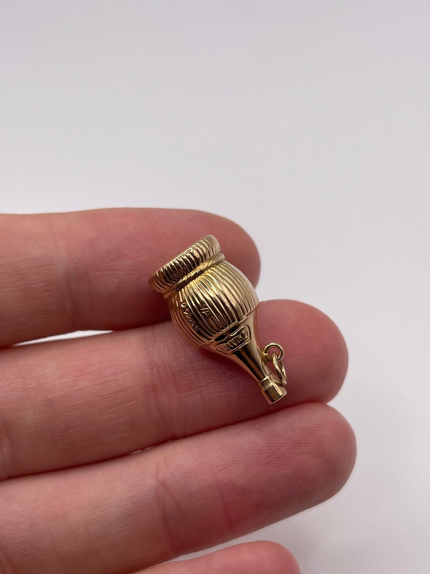 9ct gold Chianti jug charm