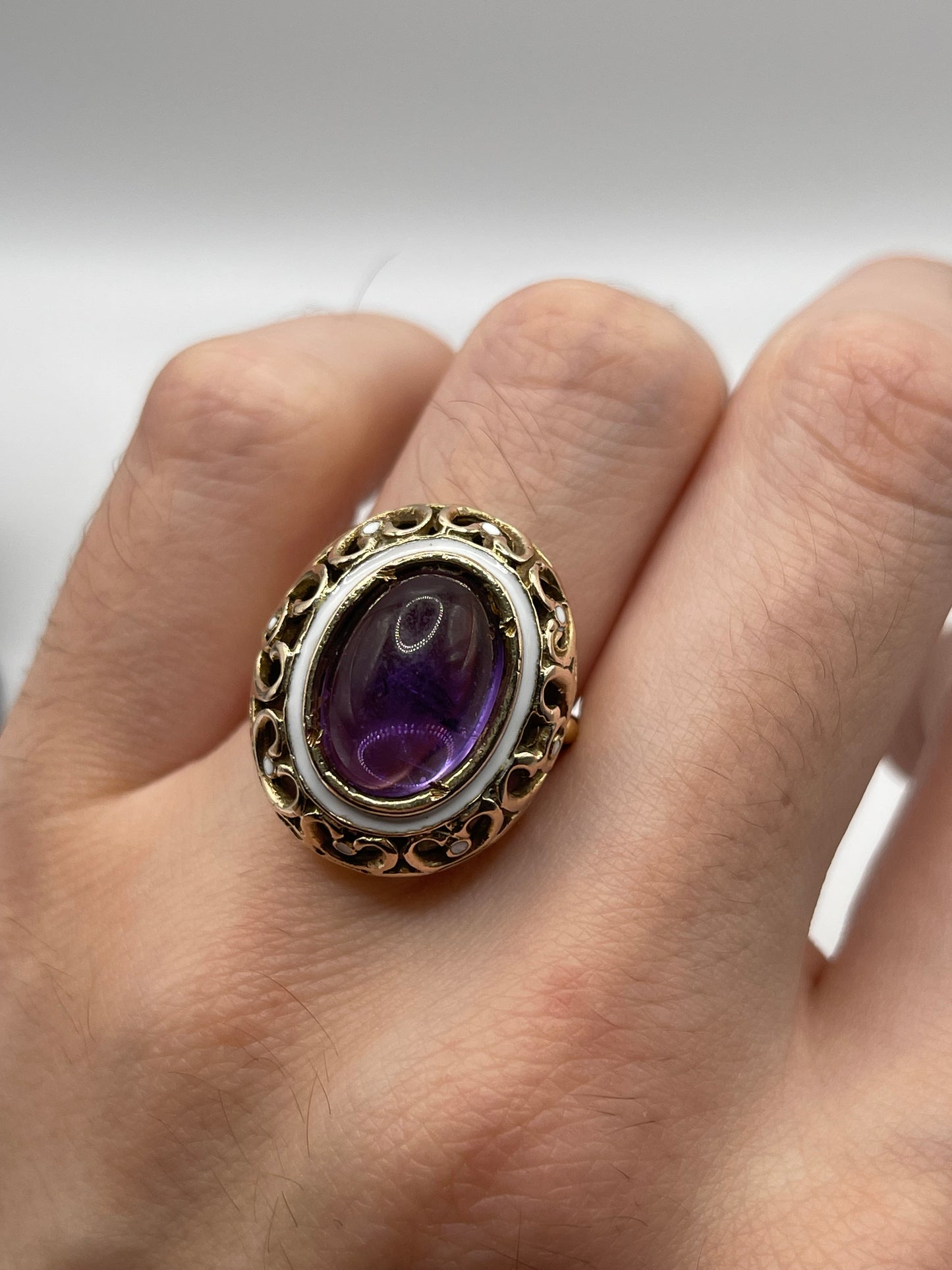 Heavy 9ct gold cabochon amethyst and enamel ring