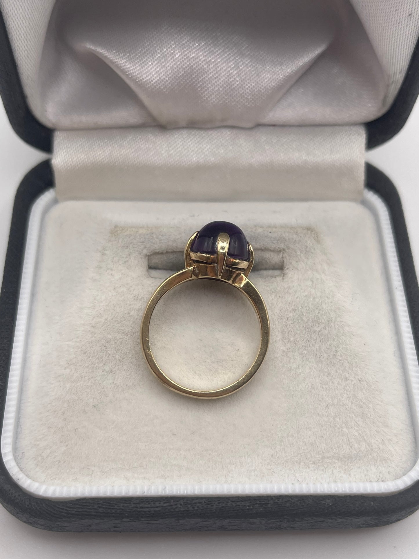 9ct gold cabochon amethyst ring