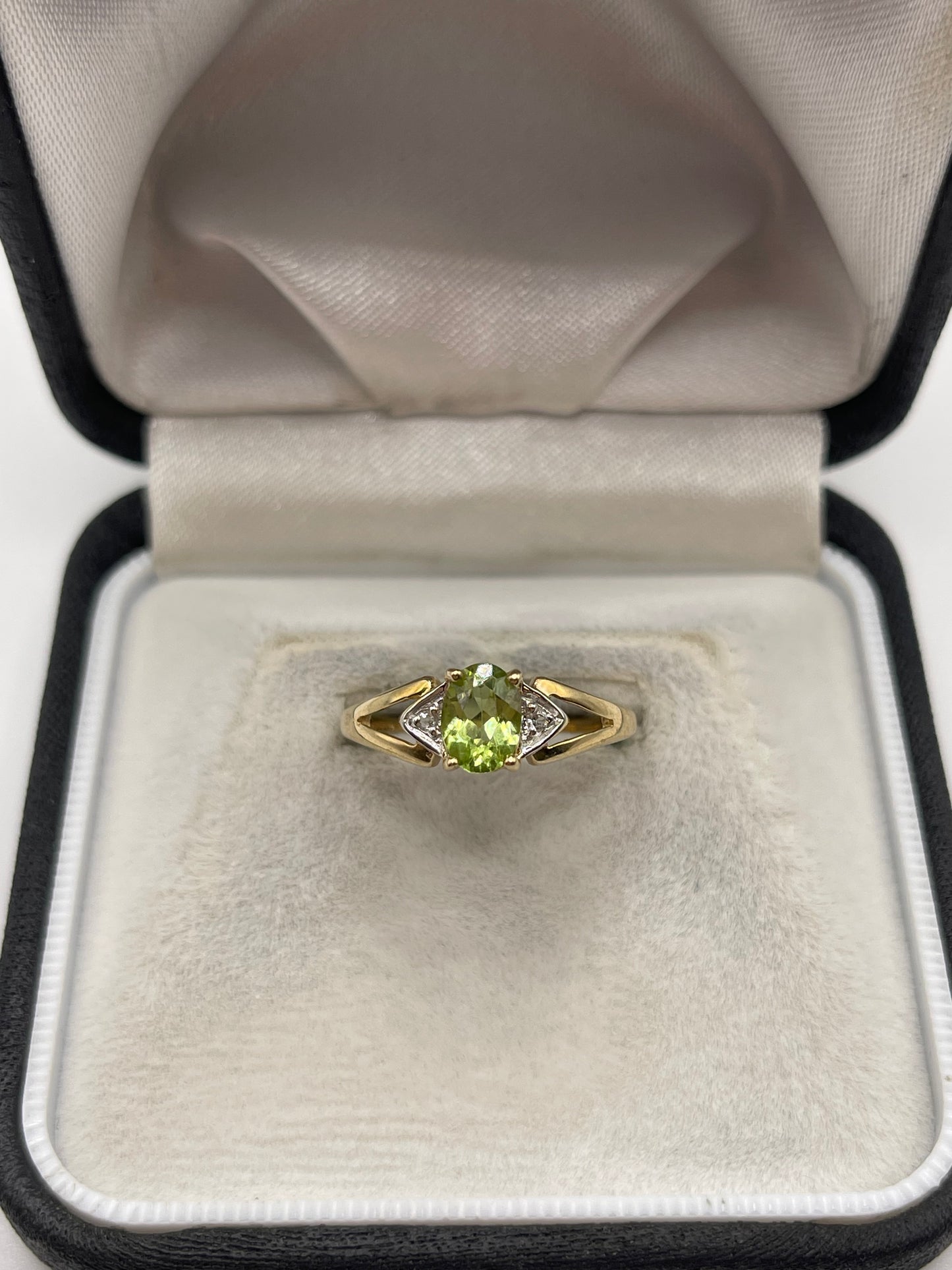 9ct gold peridot and diamond ring
