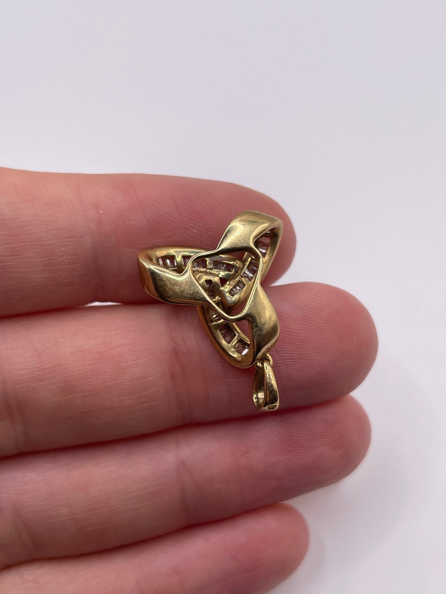 9ct gold diamond pendant