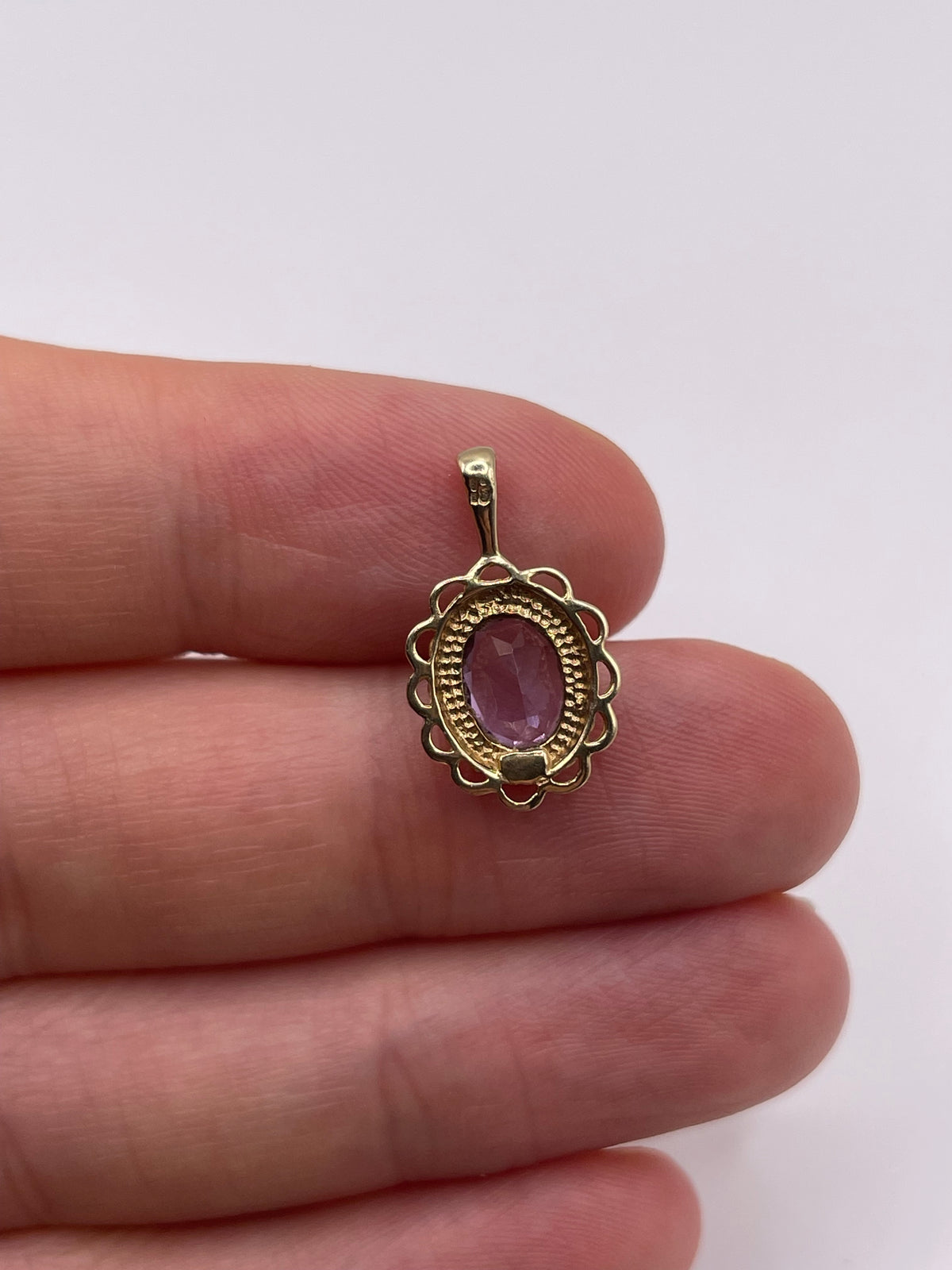 9ct gold amethyst pendant