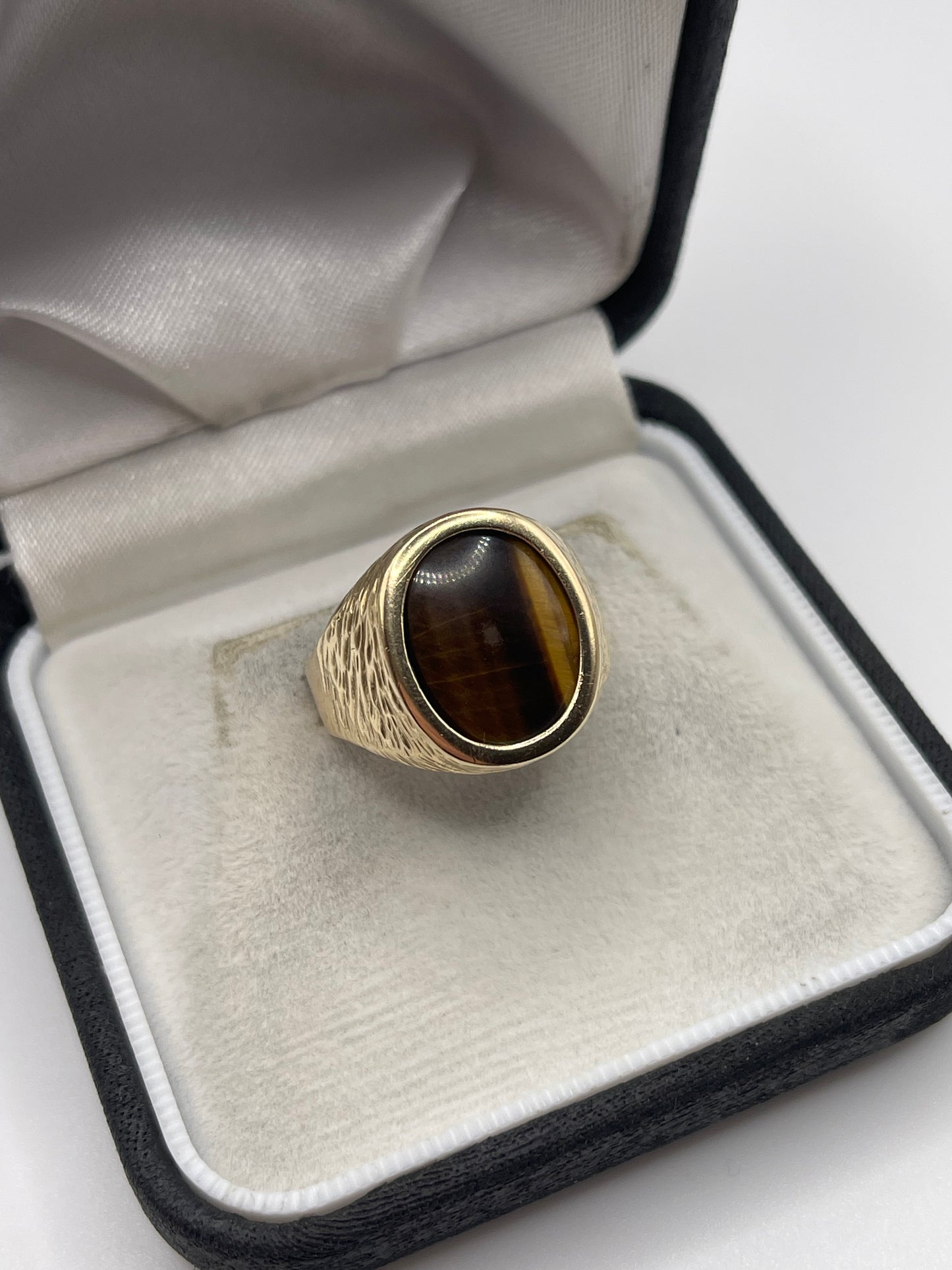 9ct gold tigers eye signet ring