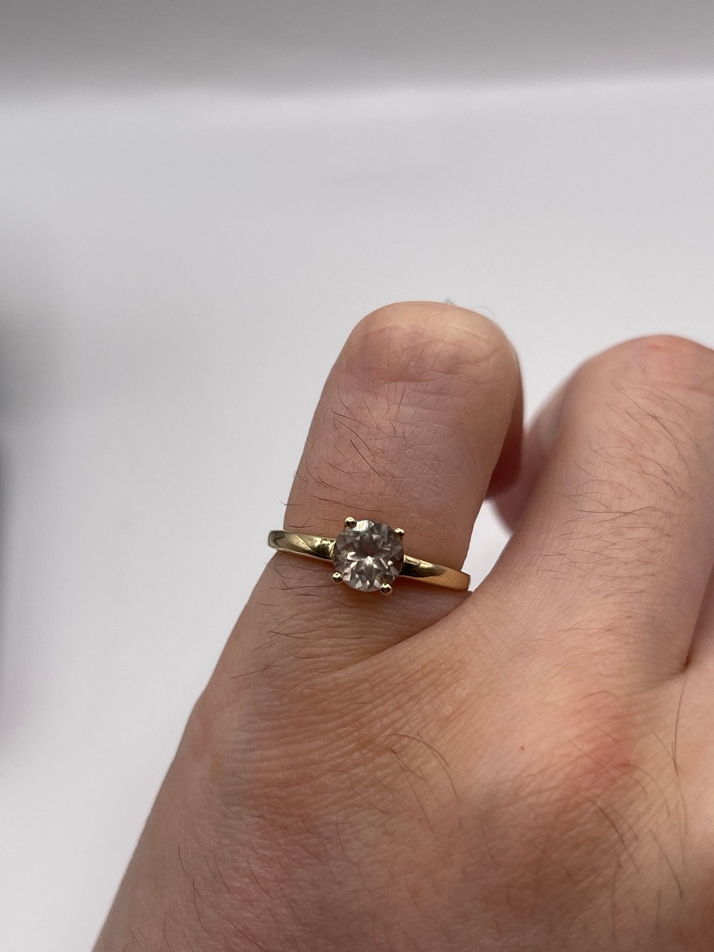9ct gold quartz ring