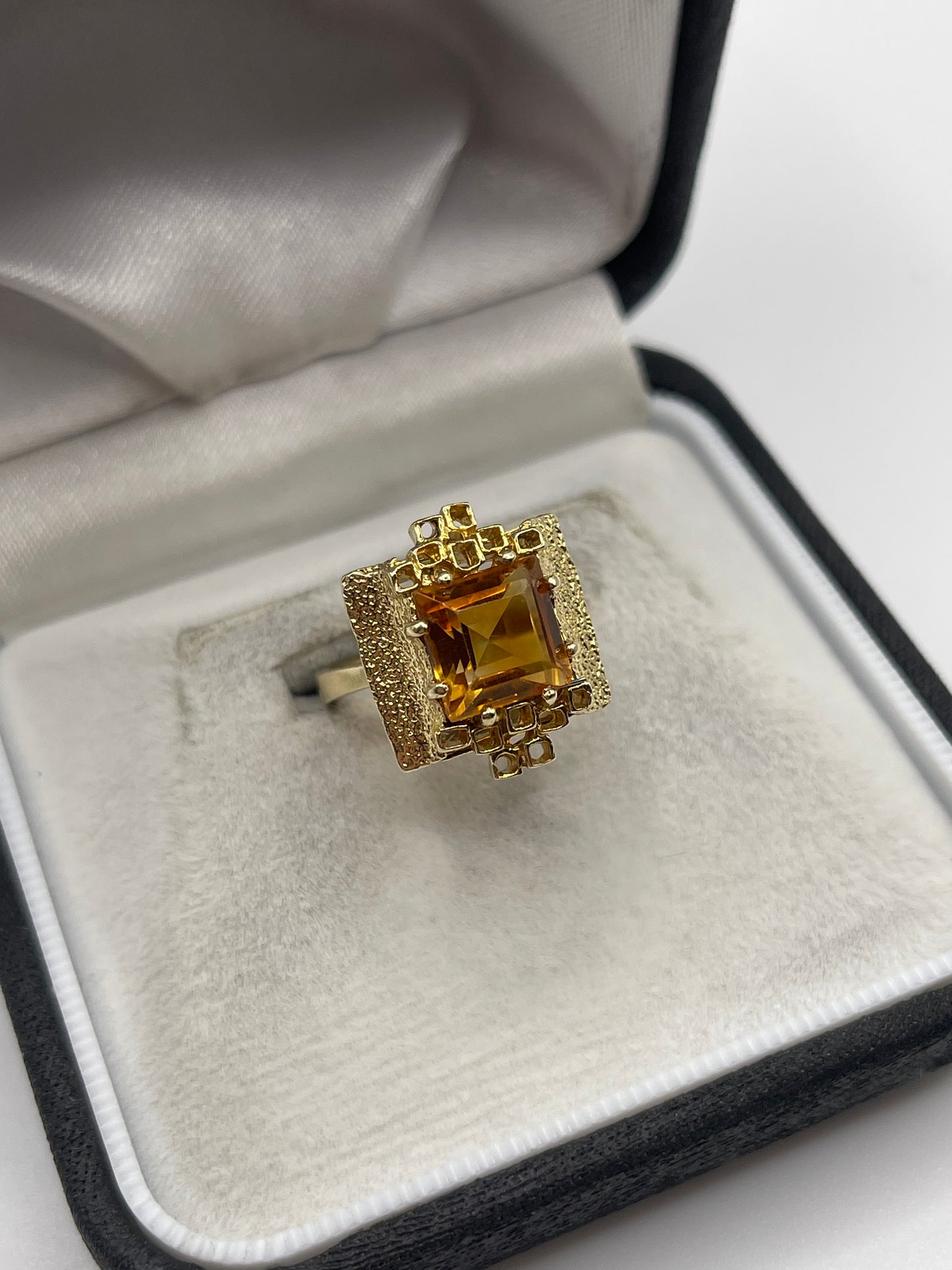 9ct gold citrine ring