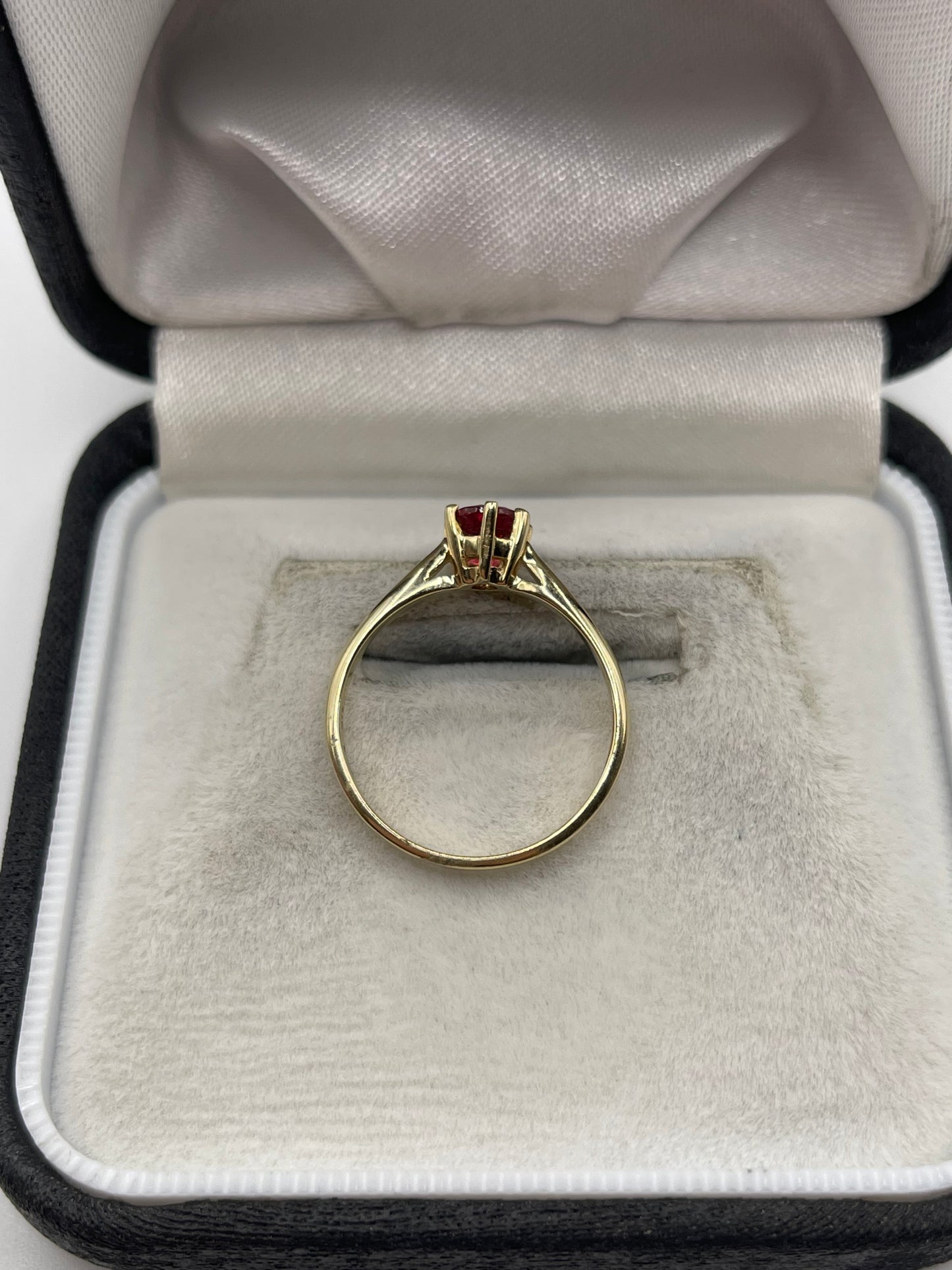 9ct gold topaz ring