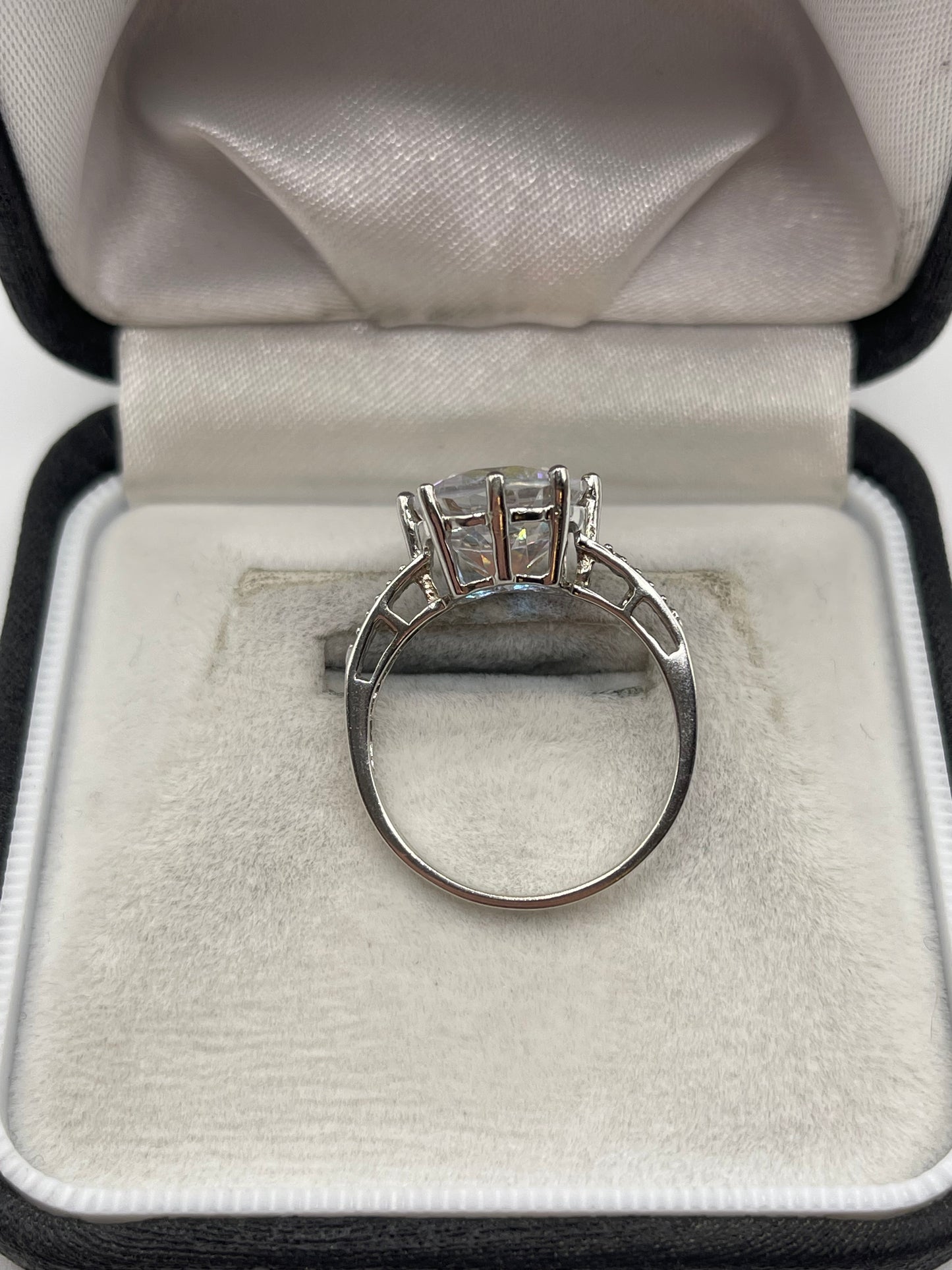 9ct white gold topaz and diamond ring