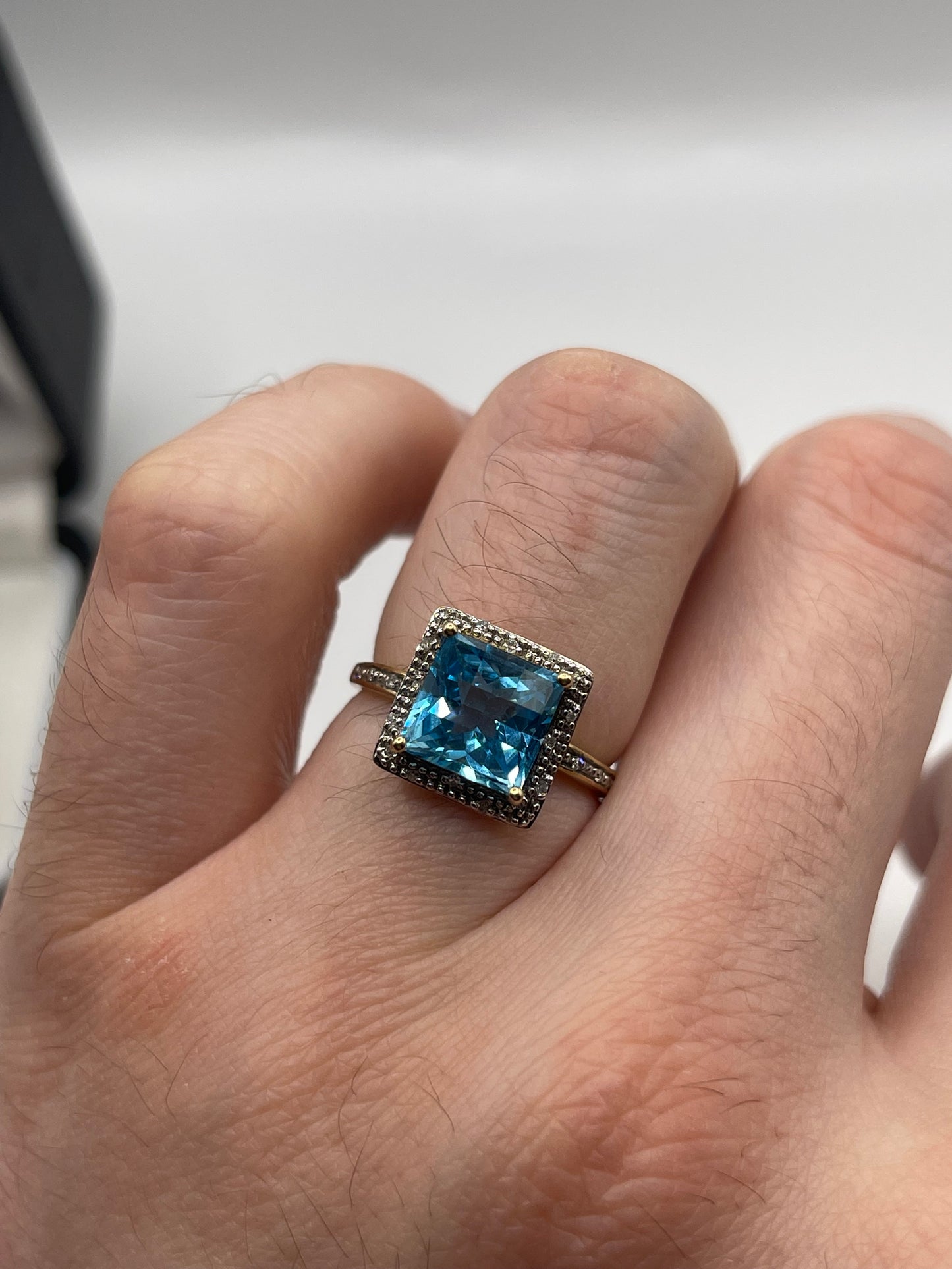 9ct gold topaz and diamond ring