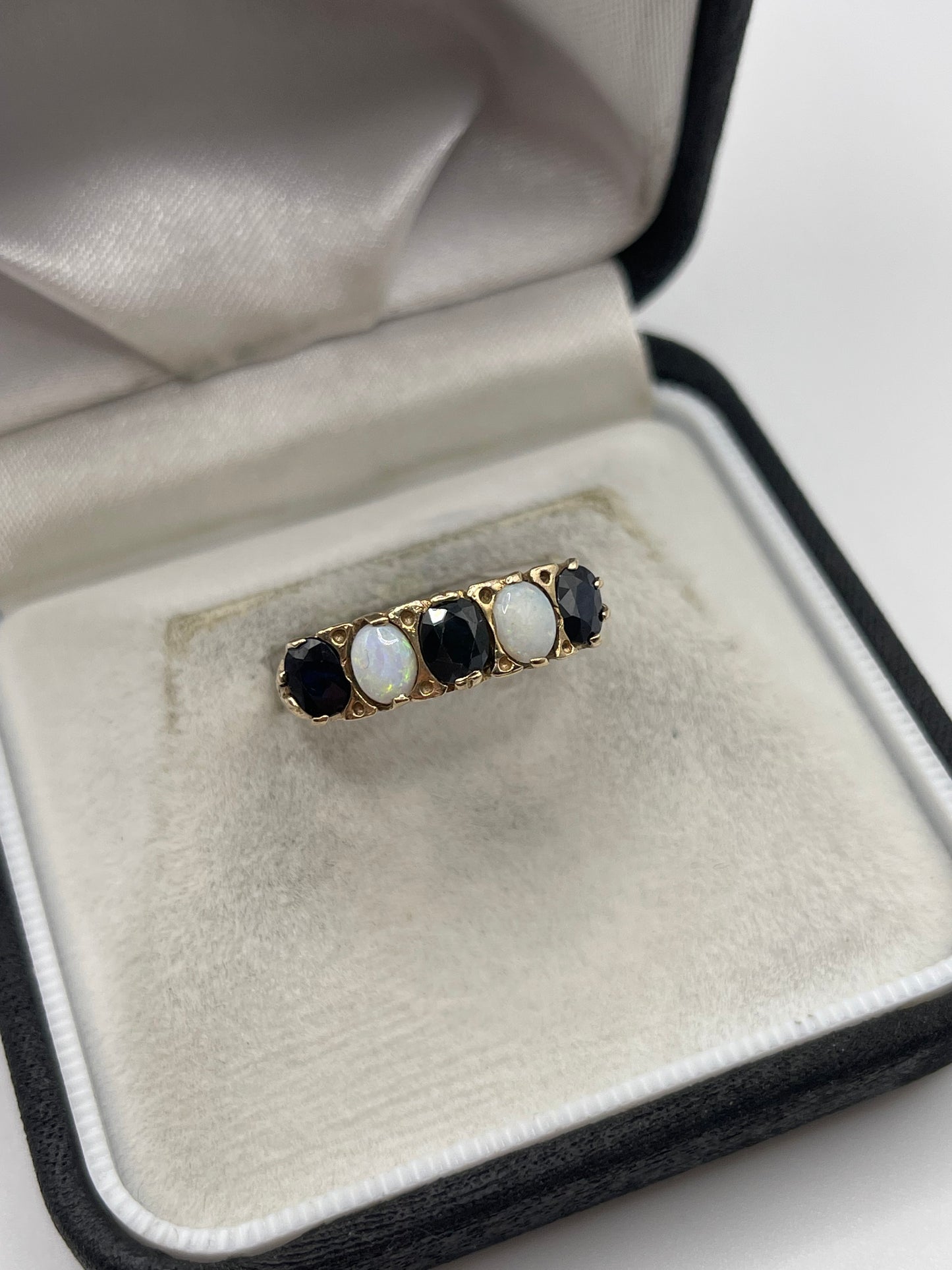 9ct gold sapphire and opal ring