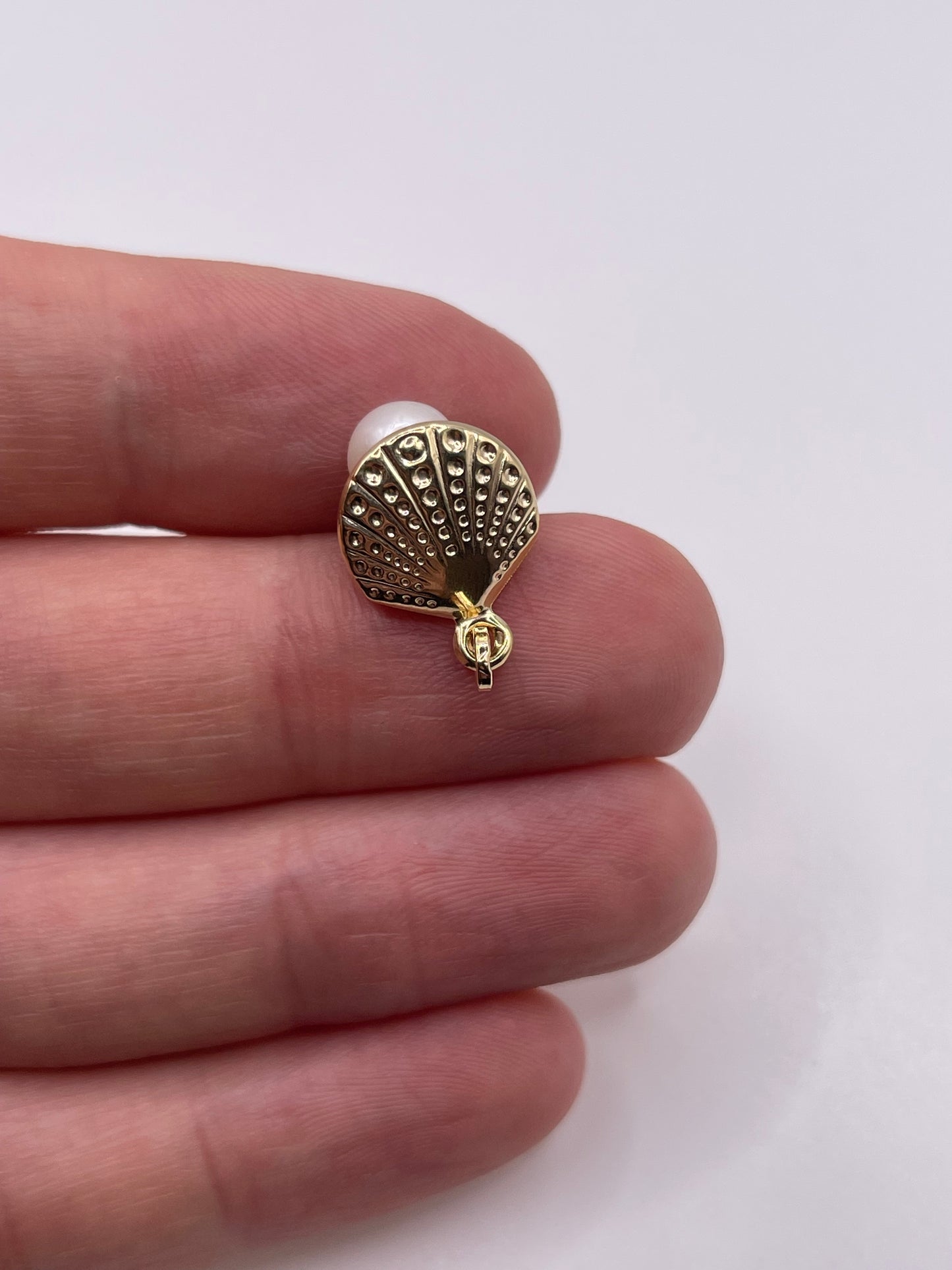 9ct gold pearl oyster charm