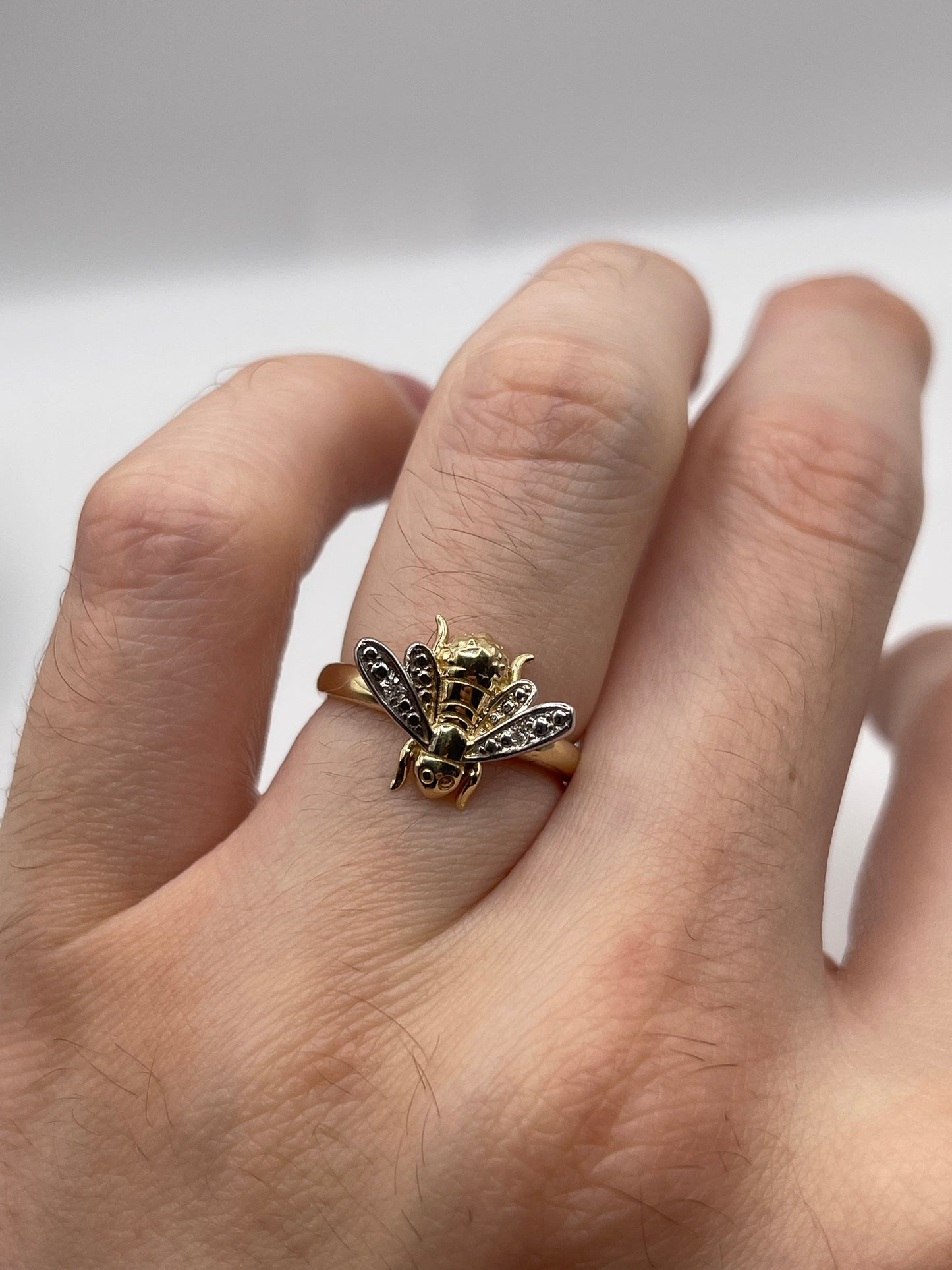 9ct gold diamond bee ring