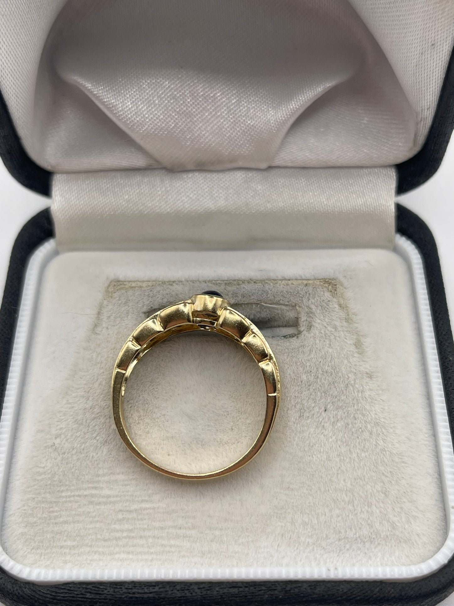 9ct gold cabochon sapphire and diamond ring