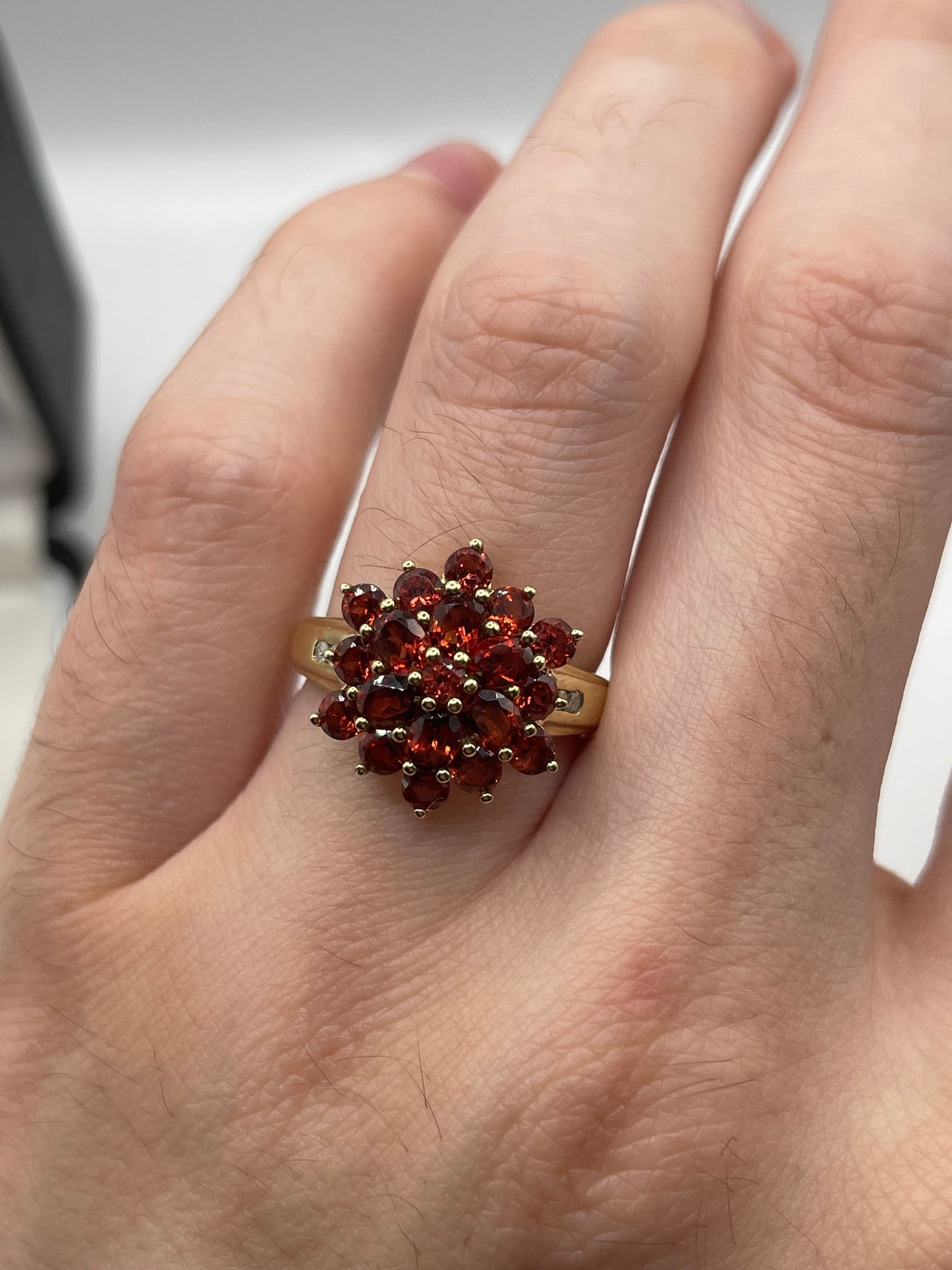 9ct gold garnet and diamond ring