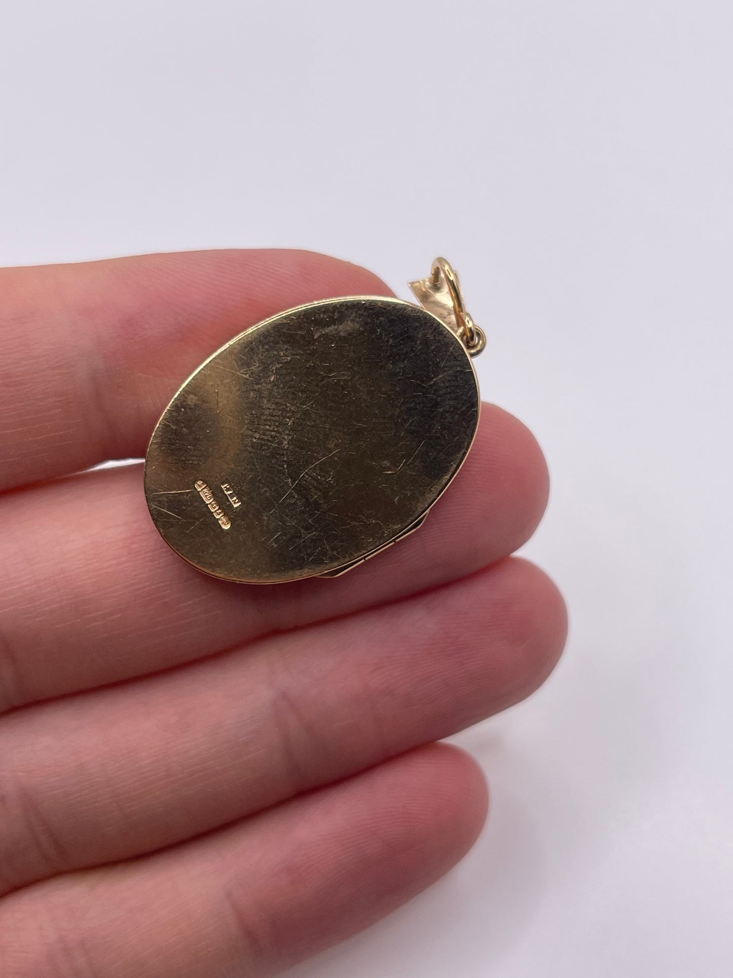 9ct gold locket pendant