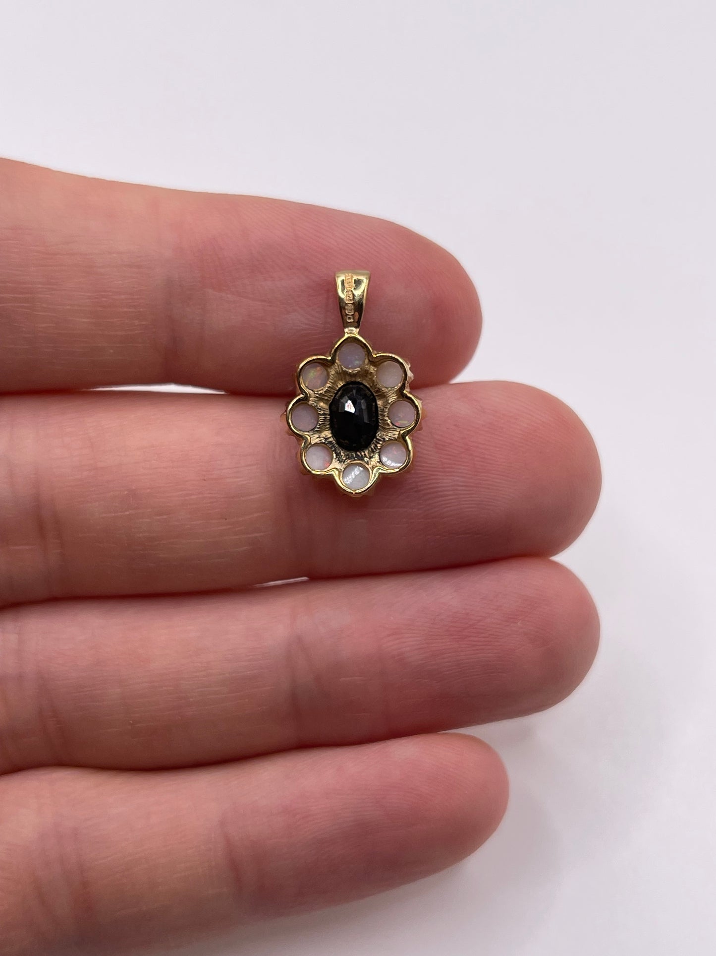 9ct gold sapphire and opal pendant