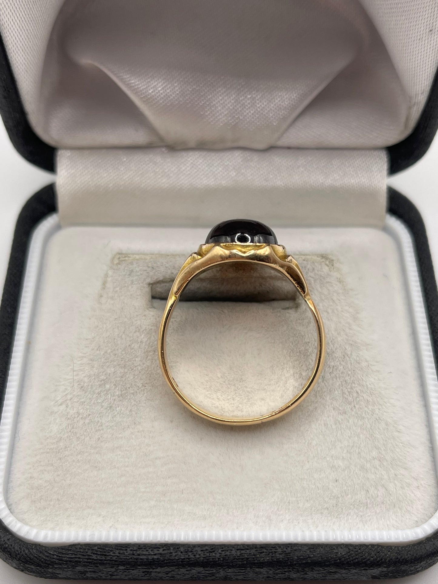 15ct rose gold cabochon garnet ring