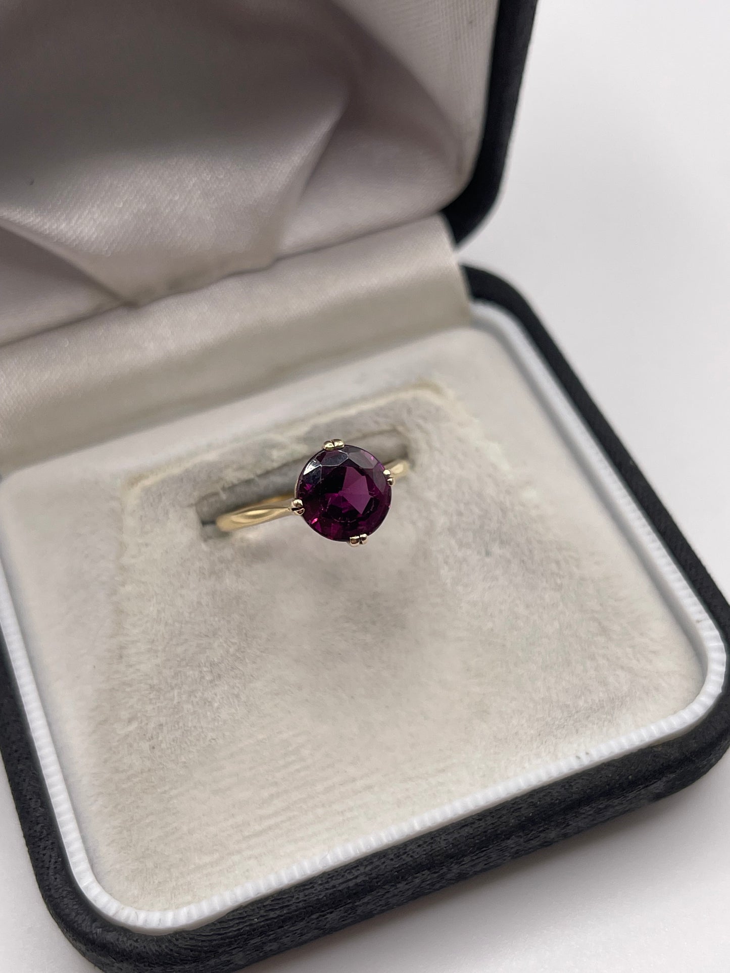 9ct gold almandine garnet ring