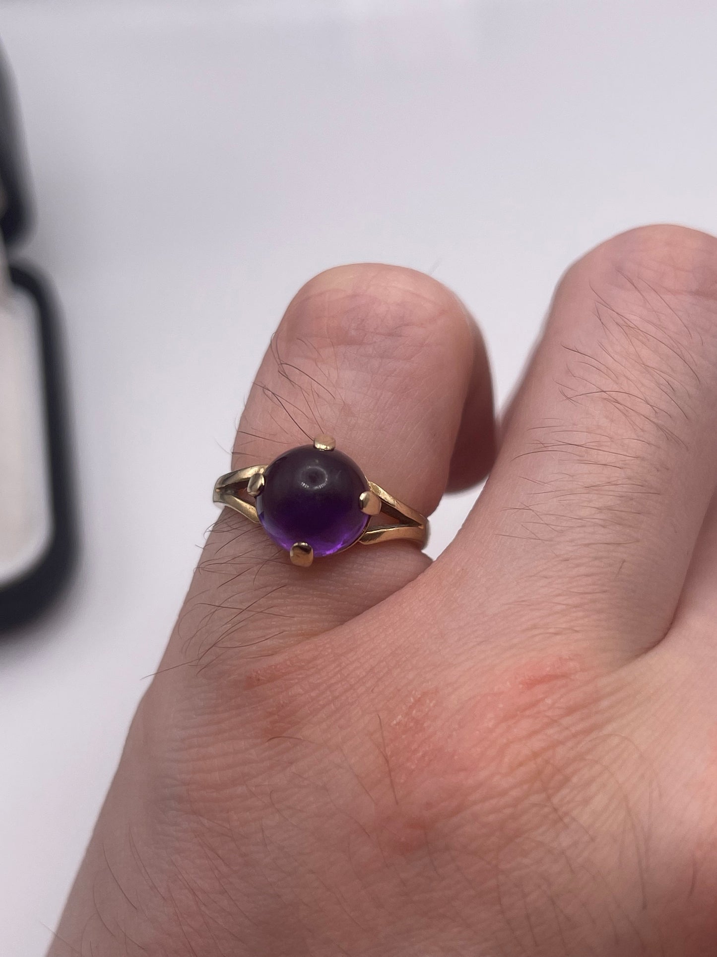 9ct gold cabochon amethyst ring