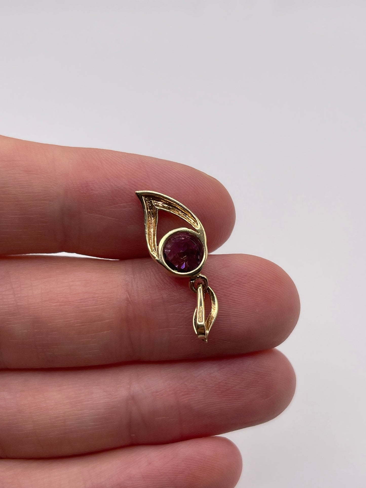 9ct gold amethyst pendant