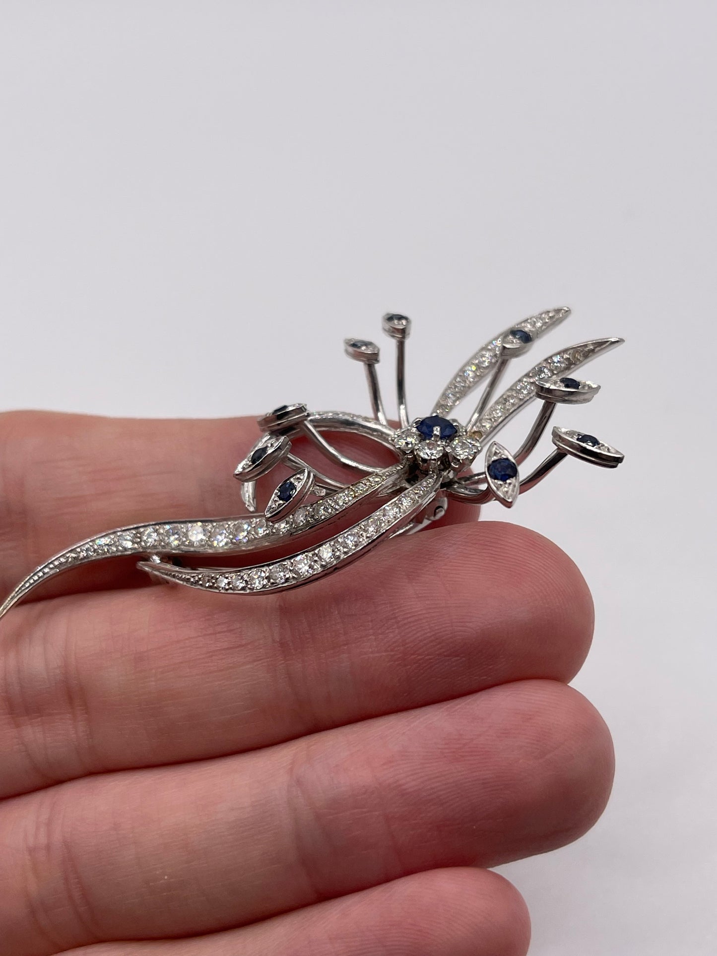 18ct gold sapphire and diamond brooch
