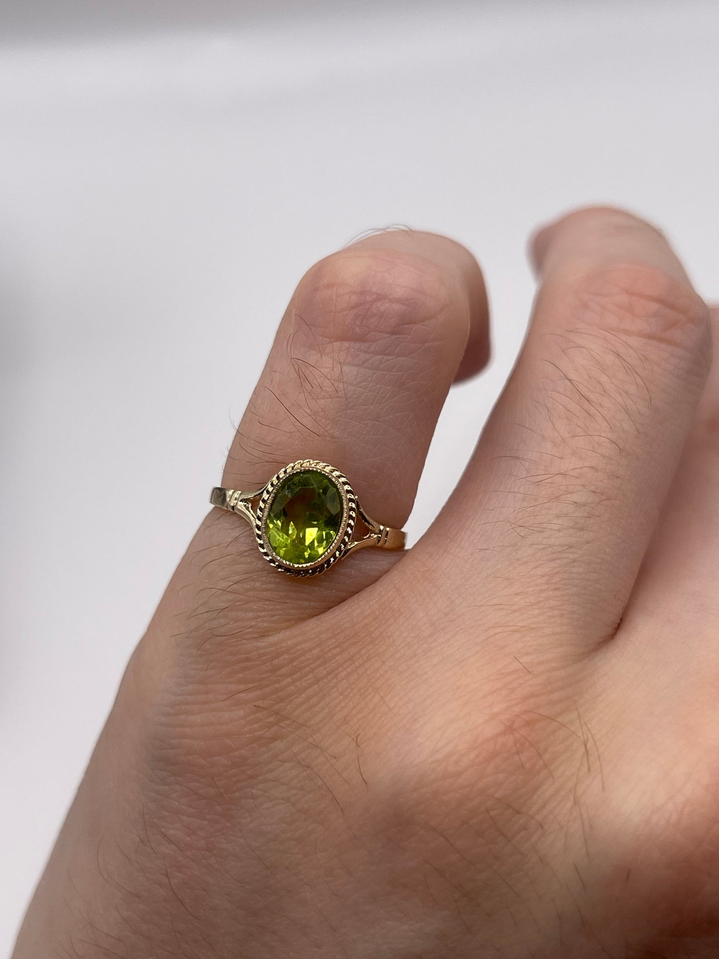 9ct gold peridot ring
