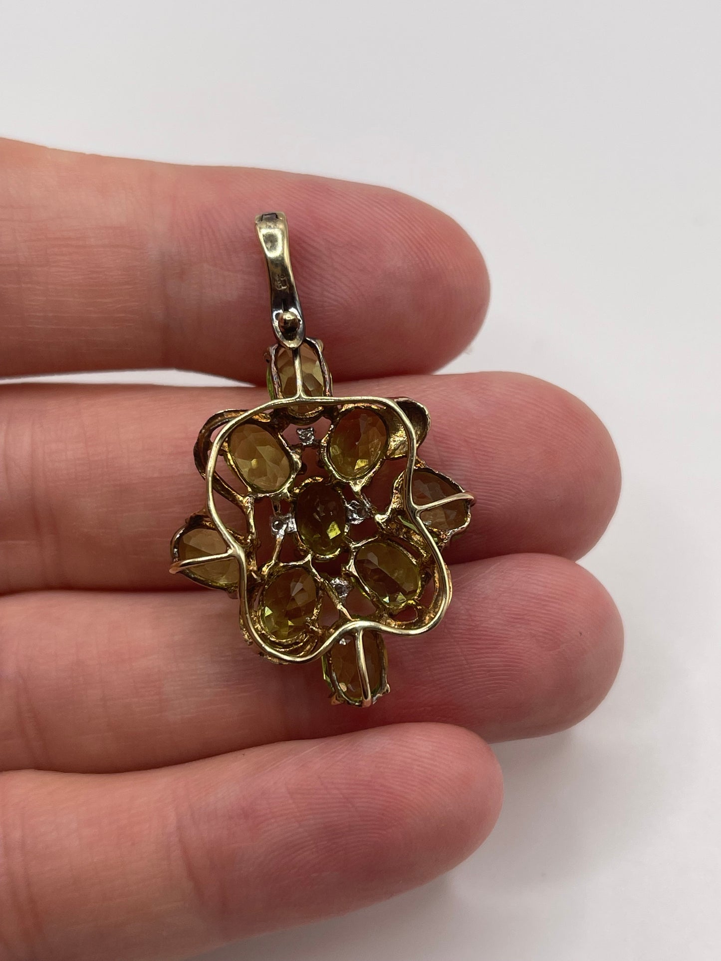 9ct gold peridot and diamond pendant
