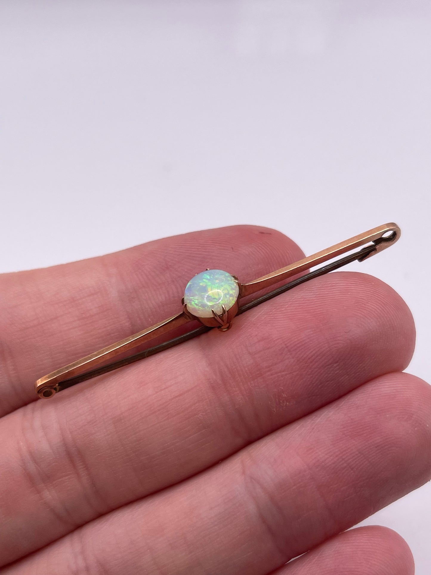 Antique 9ct gold opal brooch