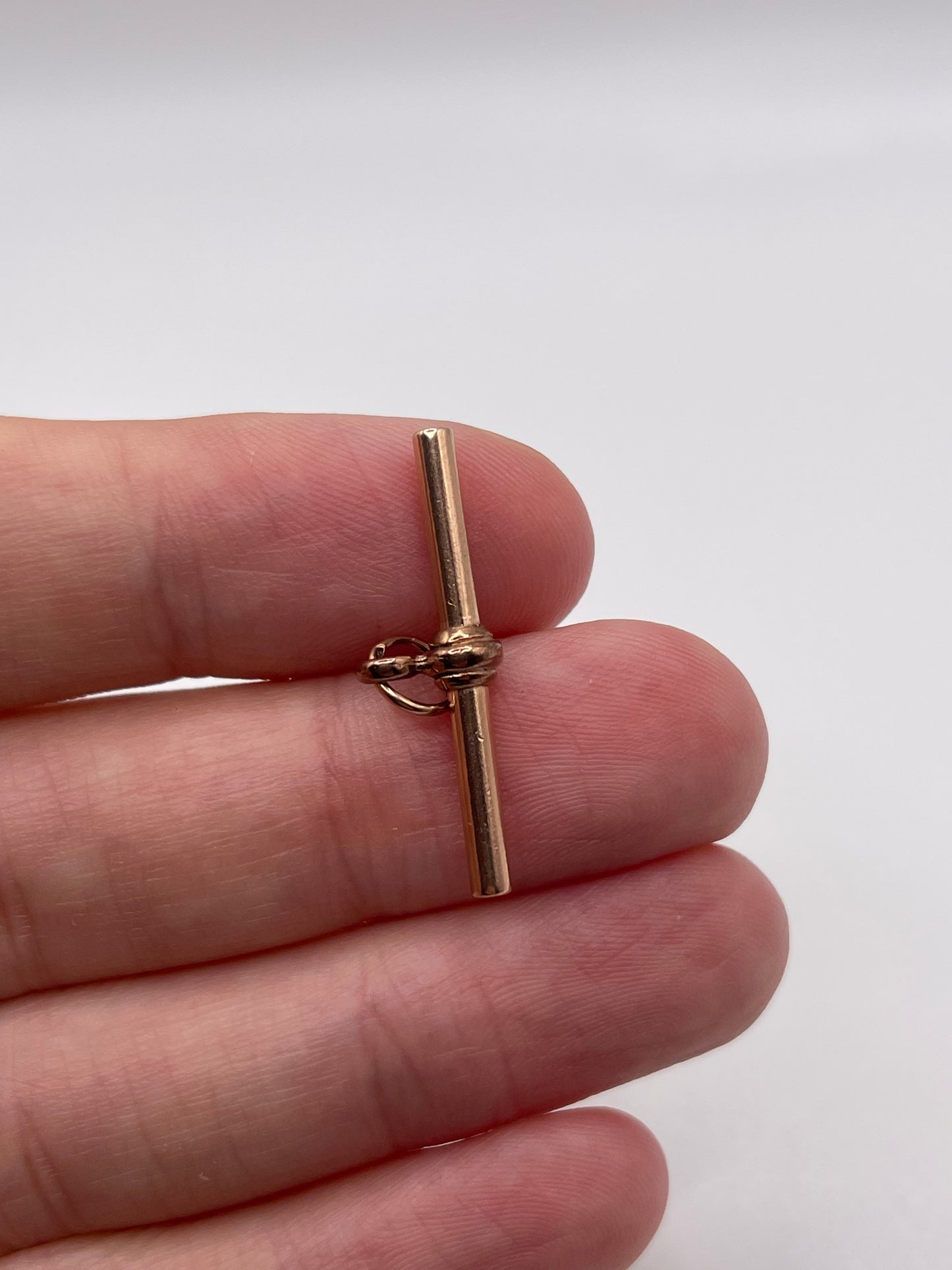 9ct rose gold T bar pendant