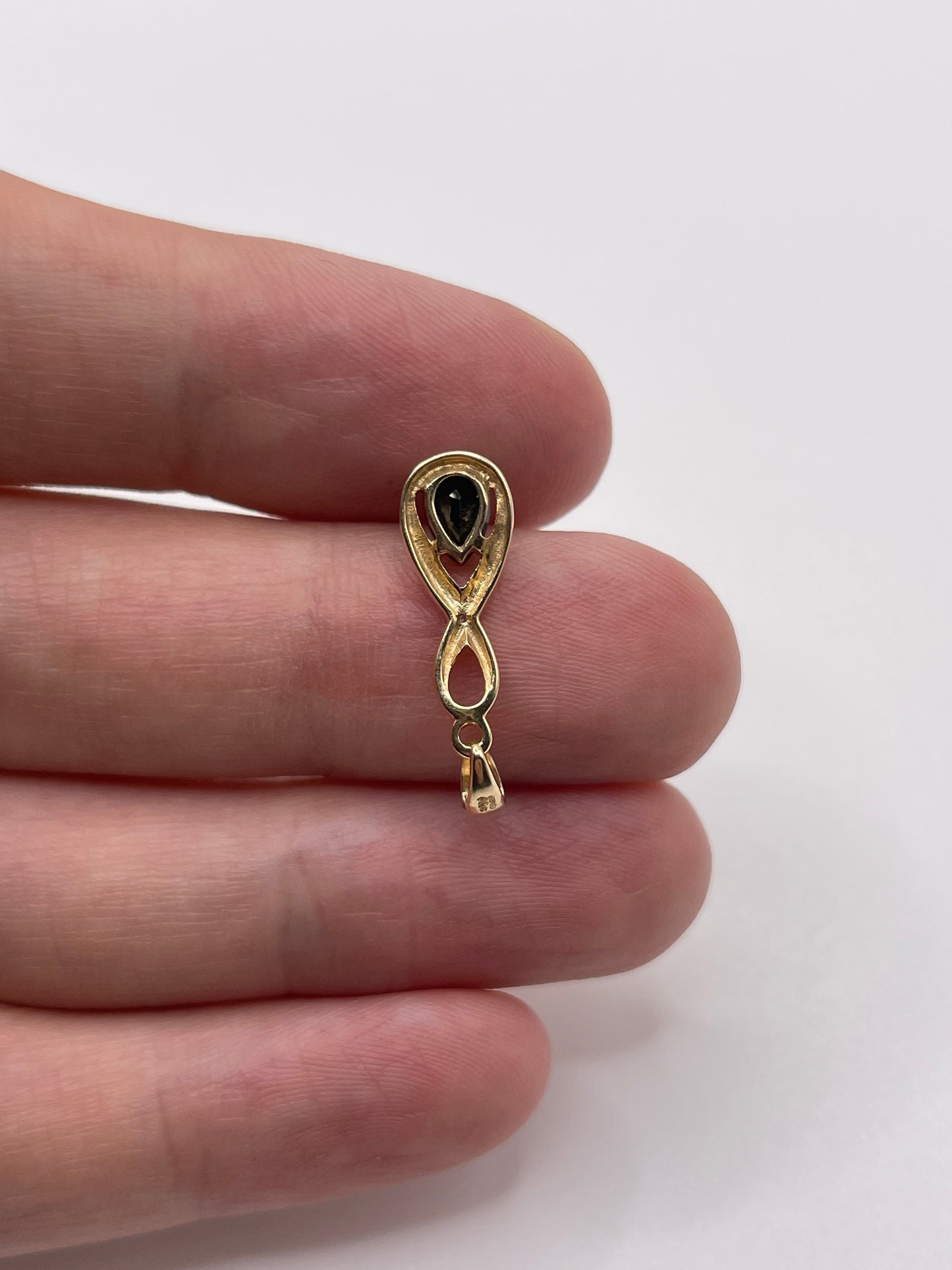 9ct gold sapphire and diamond pendant