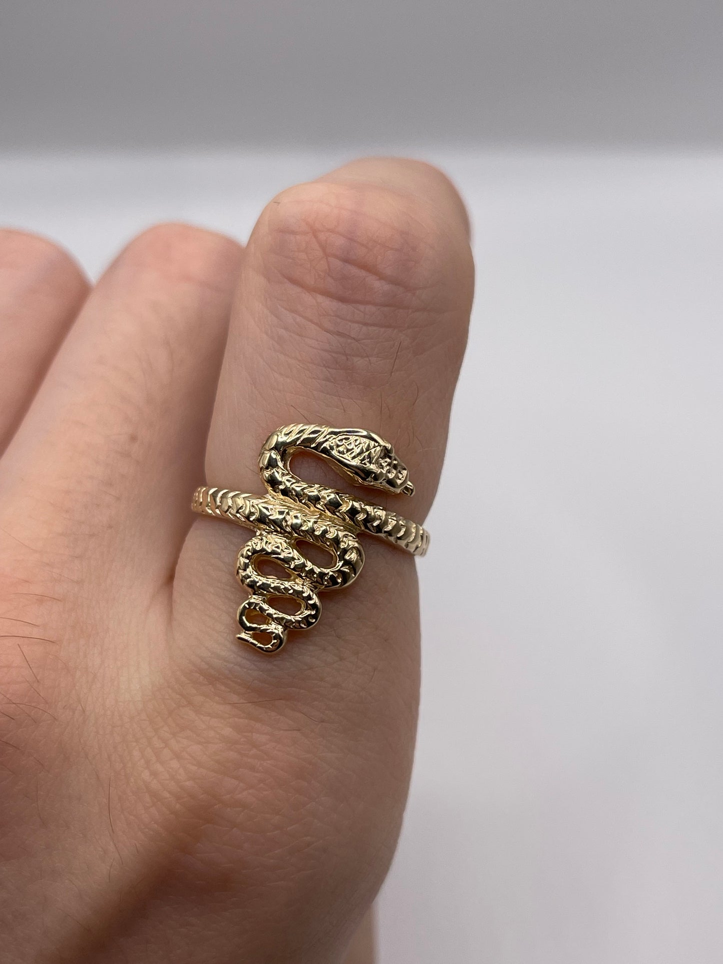 9ct gold snake ring