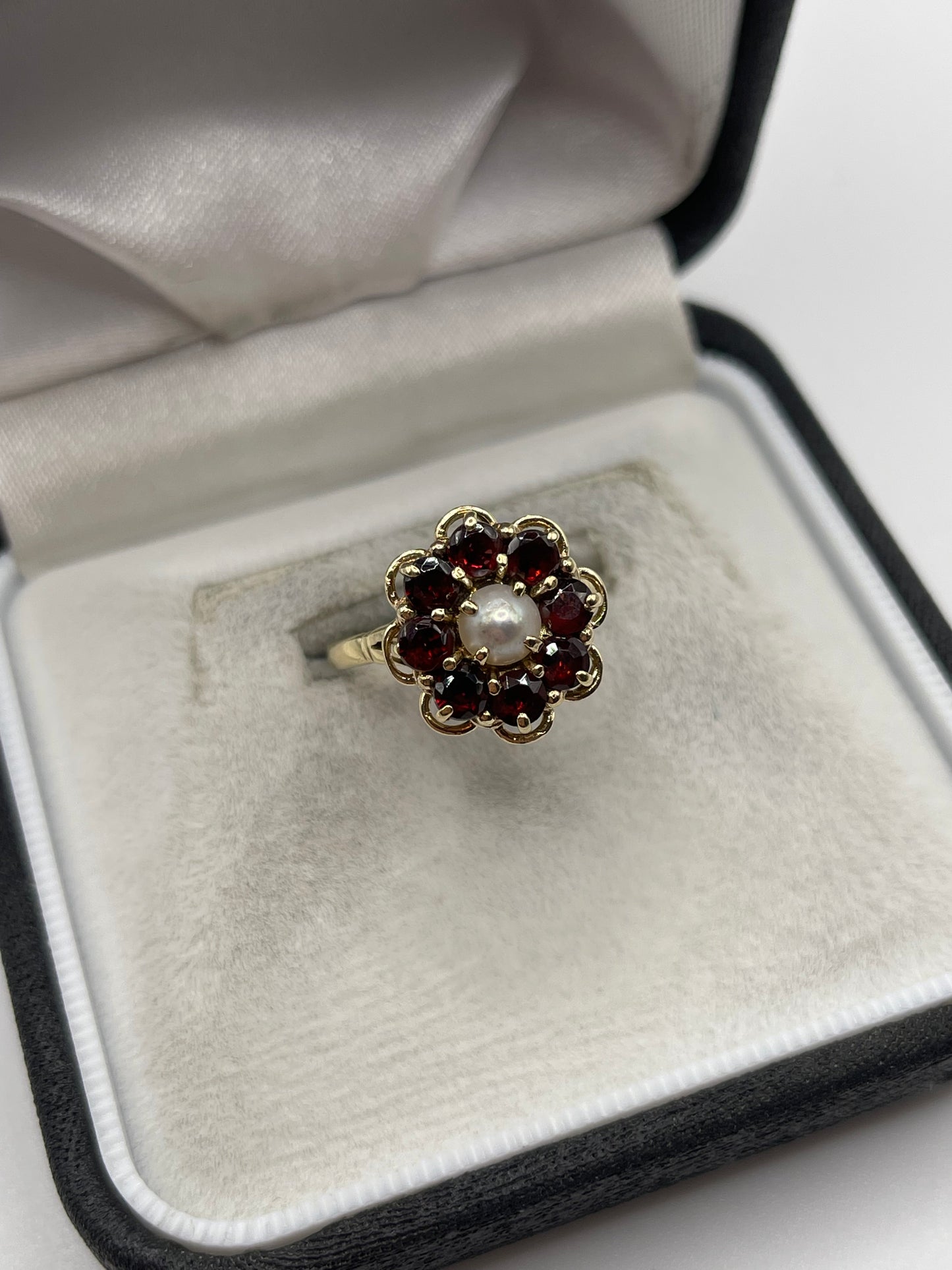 9ct gold garnet and pearl ring