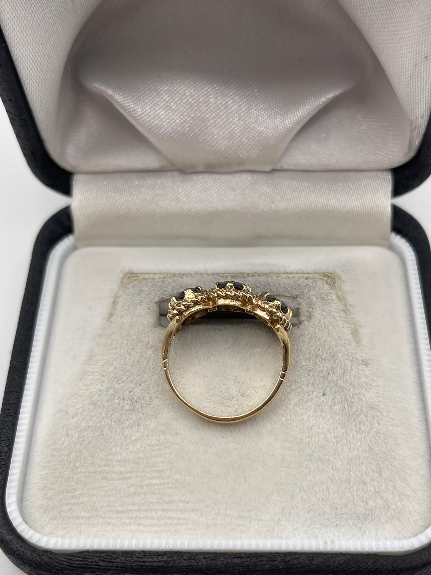 9ct gold synthetic spinel ring