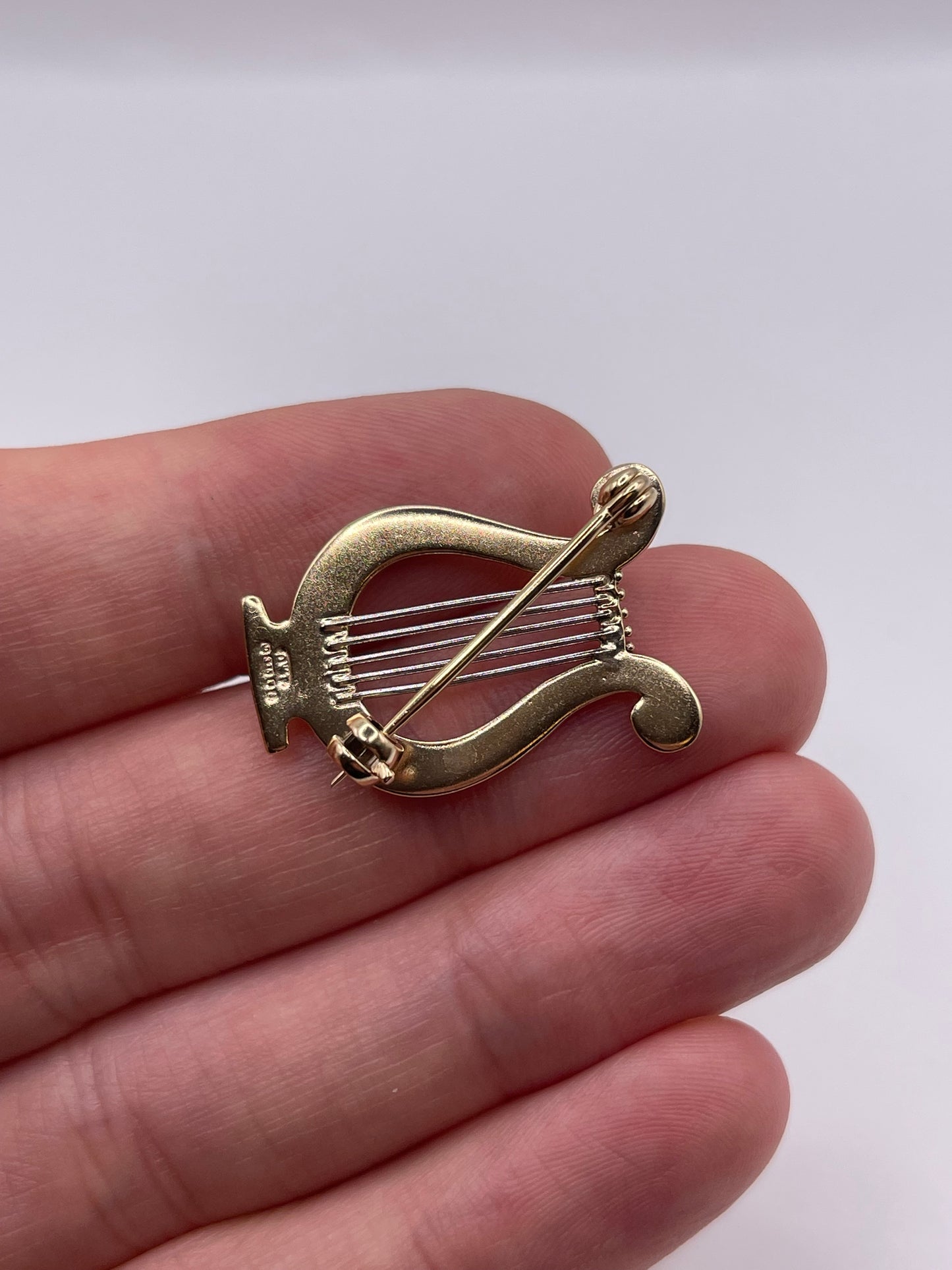 9ct gold pearl lyre brooch