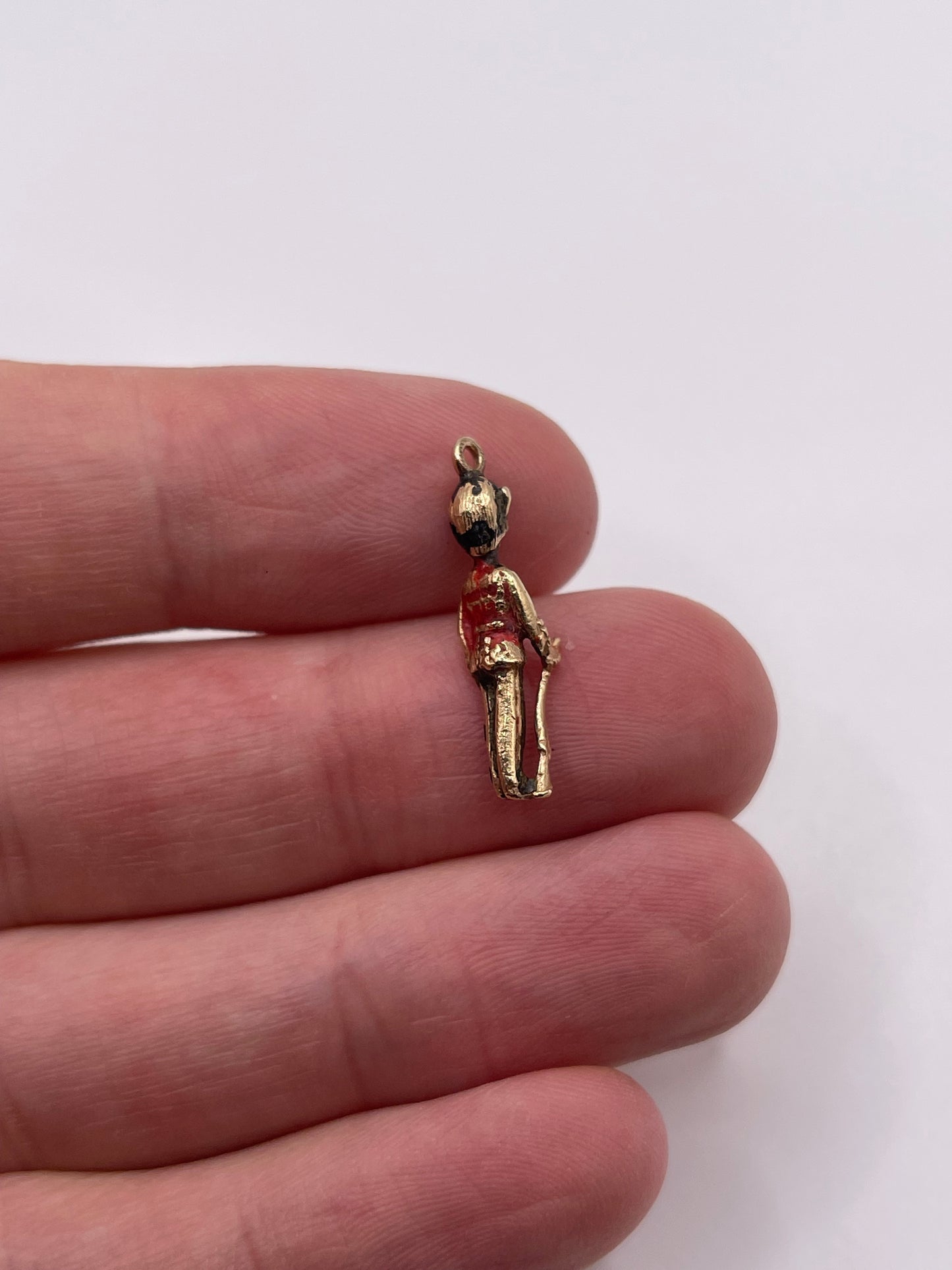 9ct gold kings guard charm