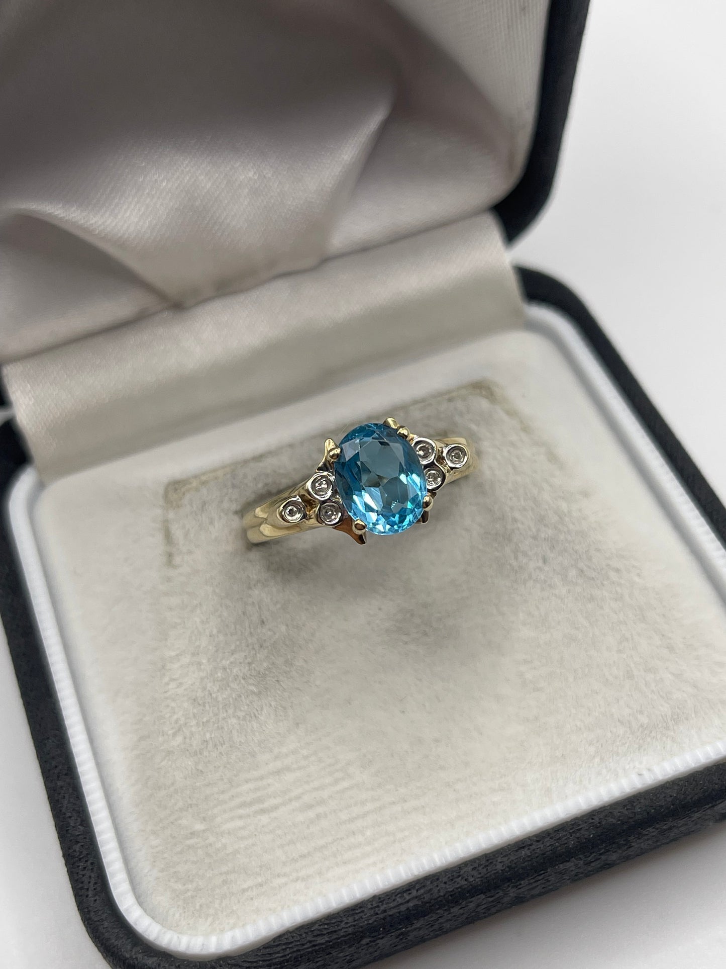 9ct gold topaz and diamond ring
