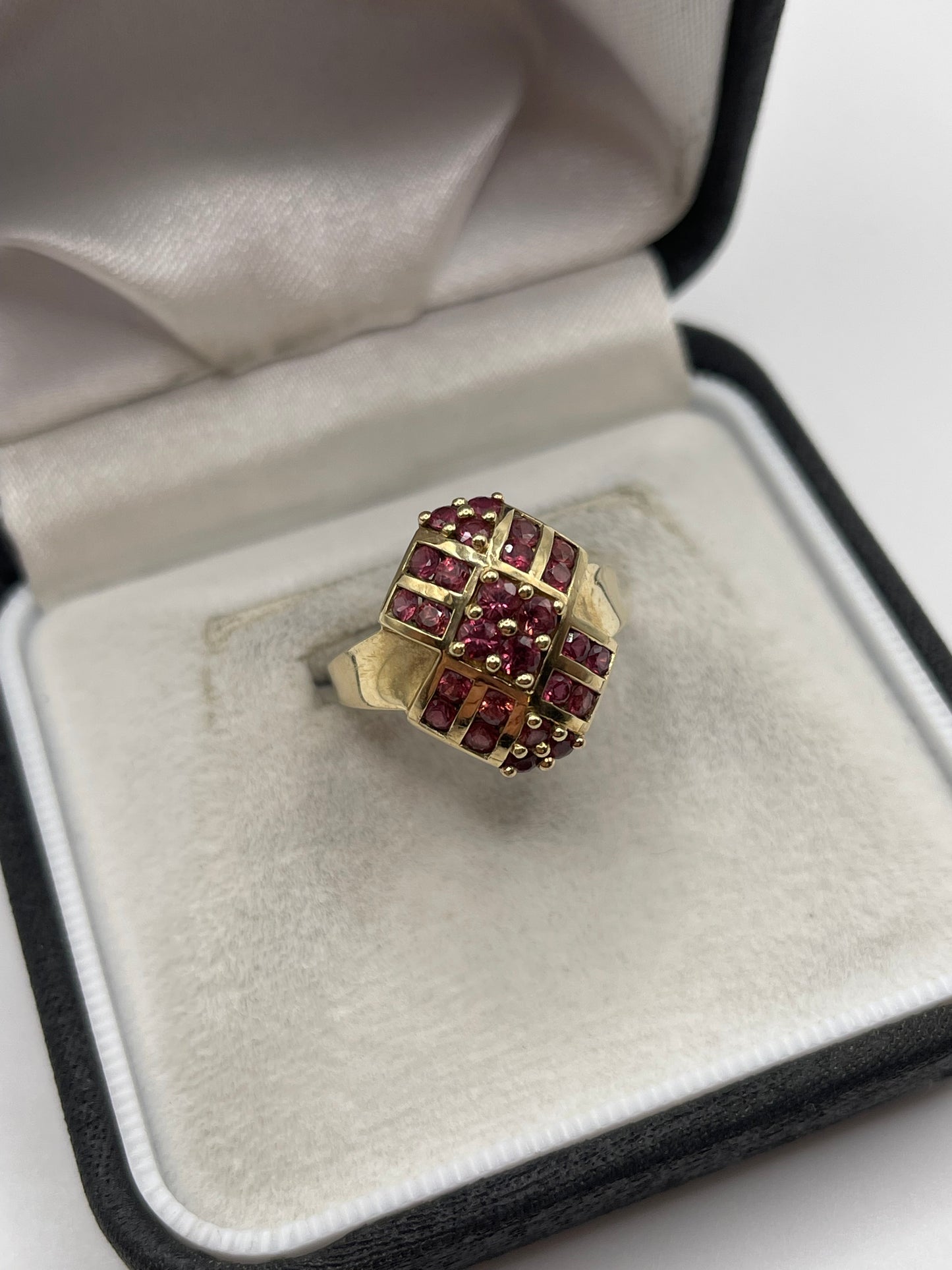 9ct gold garnet cluster ring