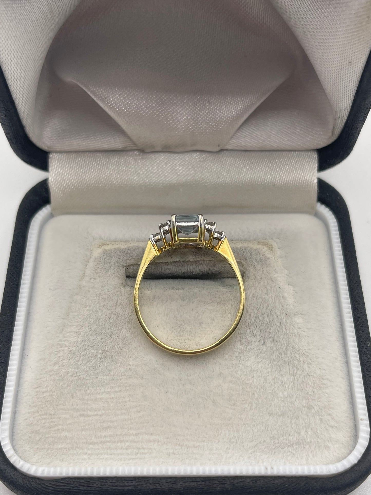 18ct gold aquamarine and diamond ring