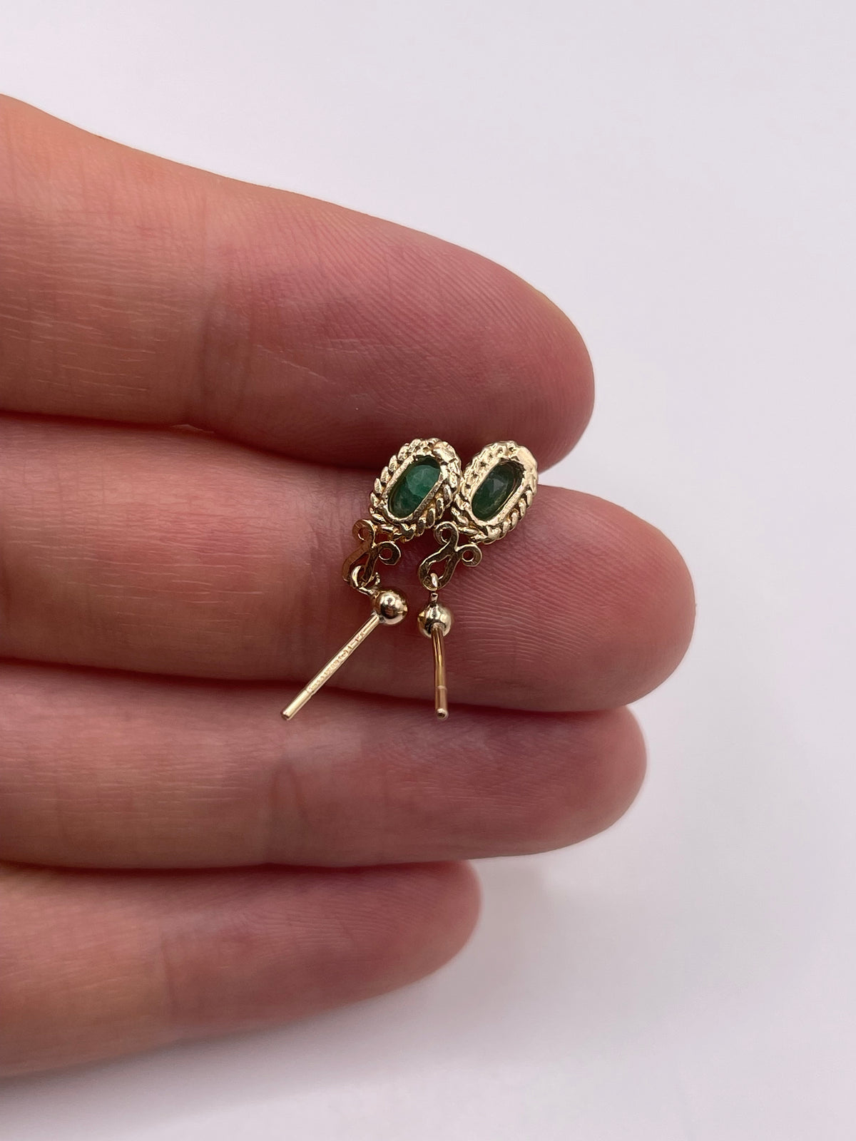 9ct gold emerald earrings