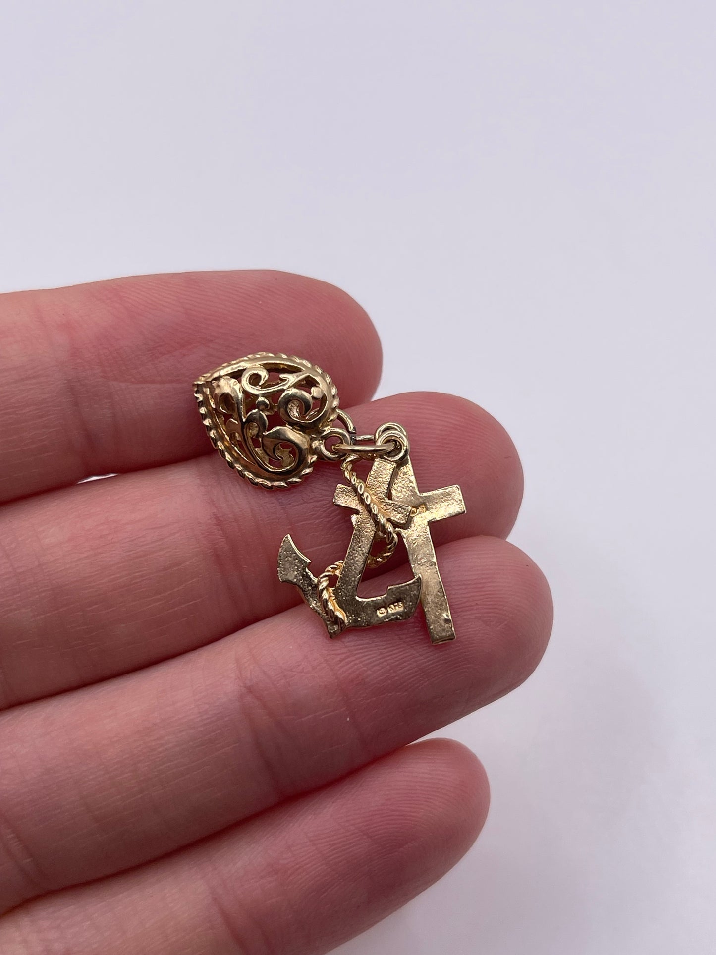 9ct gold hope, faith and charity charm