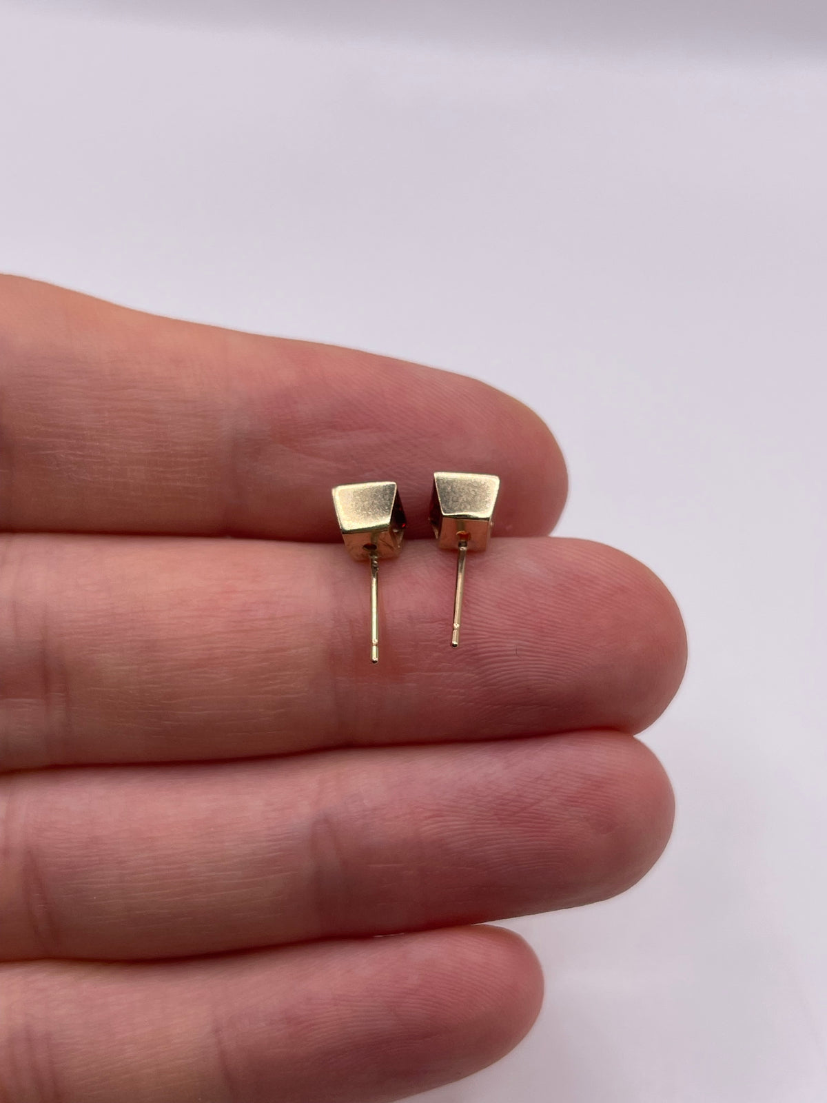 9ct gold garnet earrings
