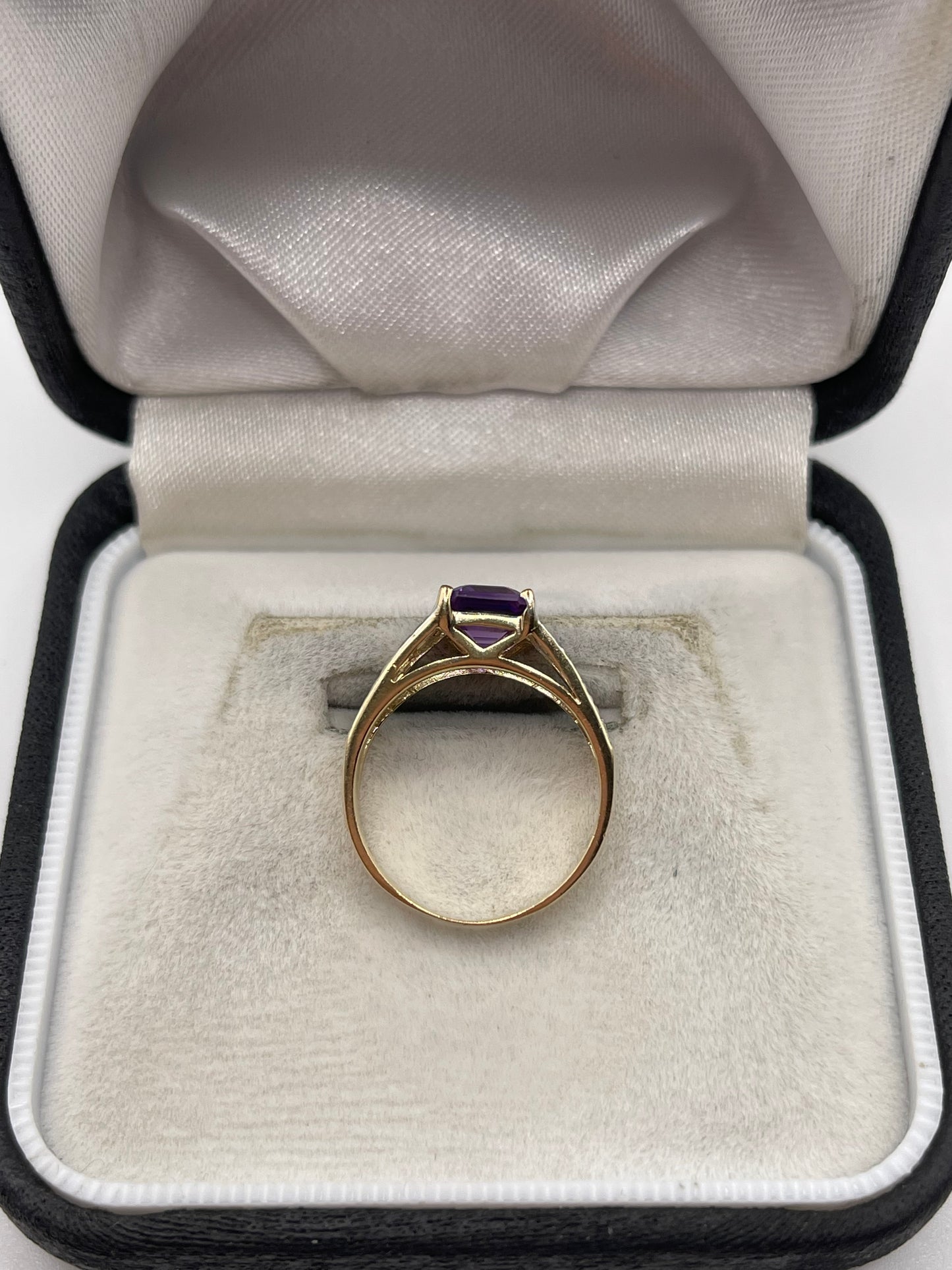 9ct gold amethyst and diamond ring
