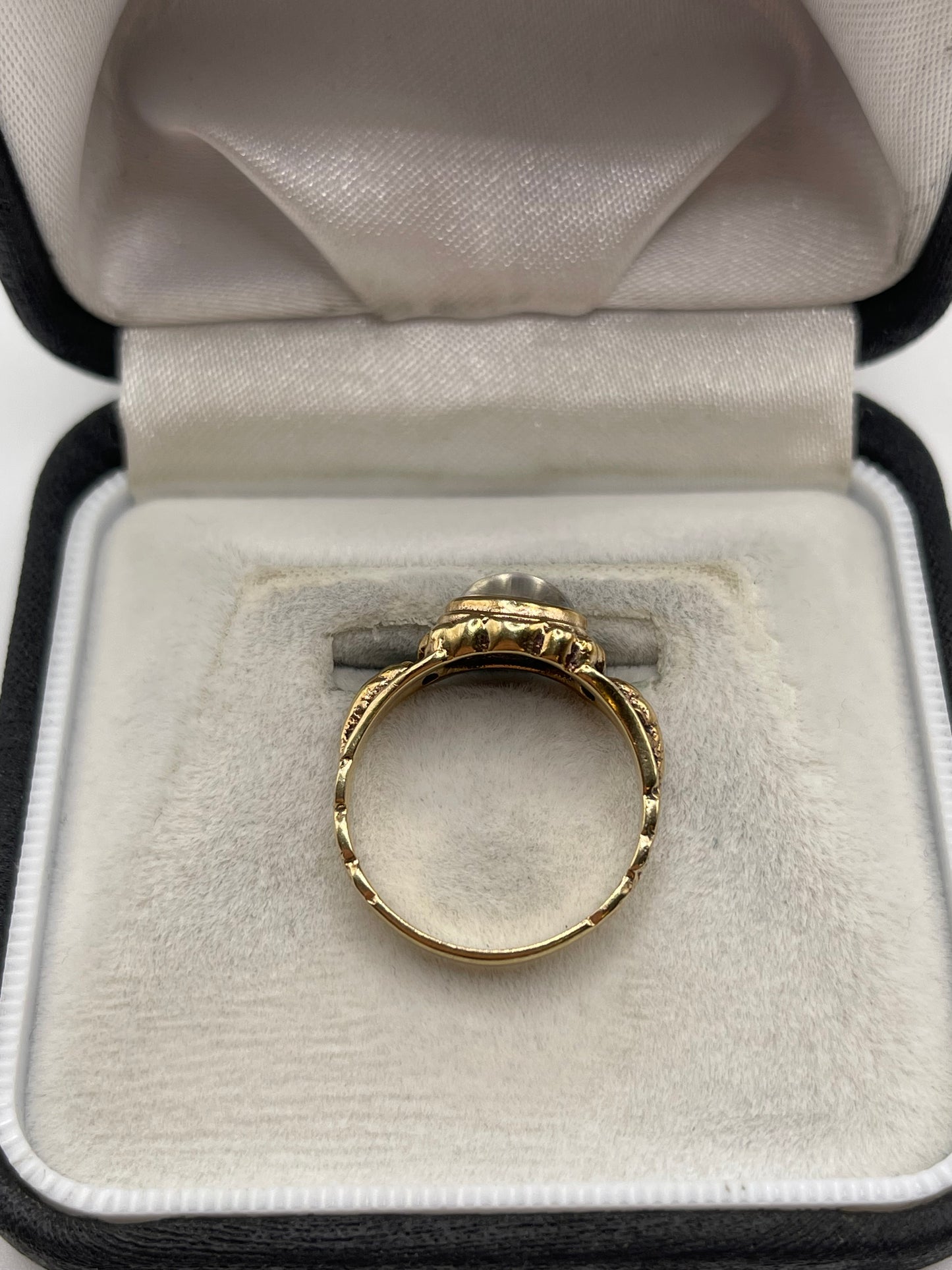 9ct gold moonstone ring