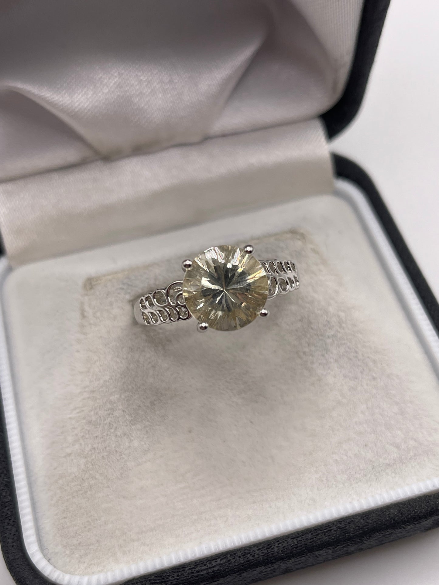 Silver quartz ring