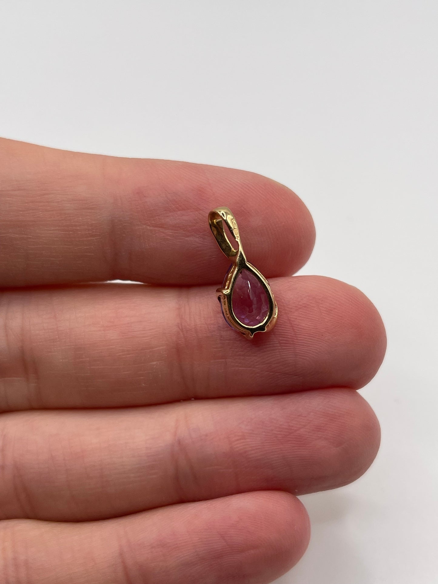 9ct gold amethyst pendant