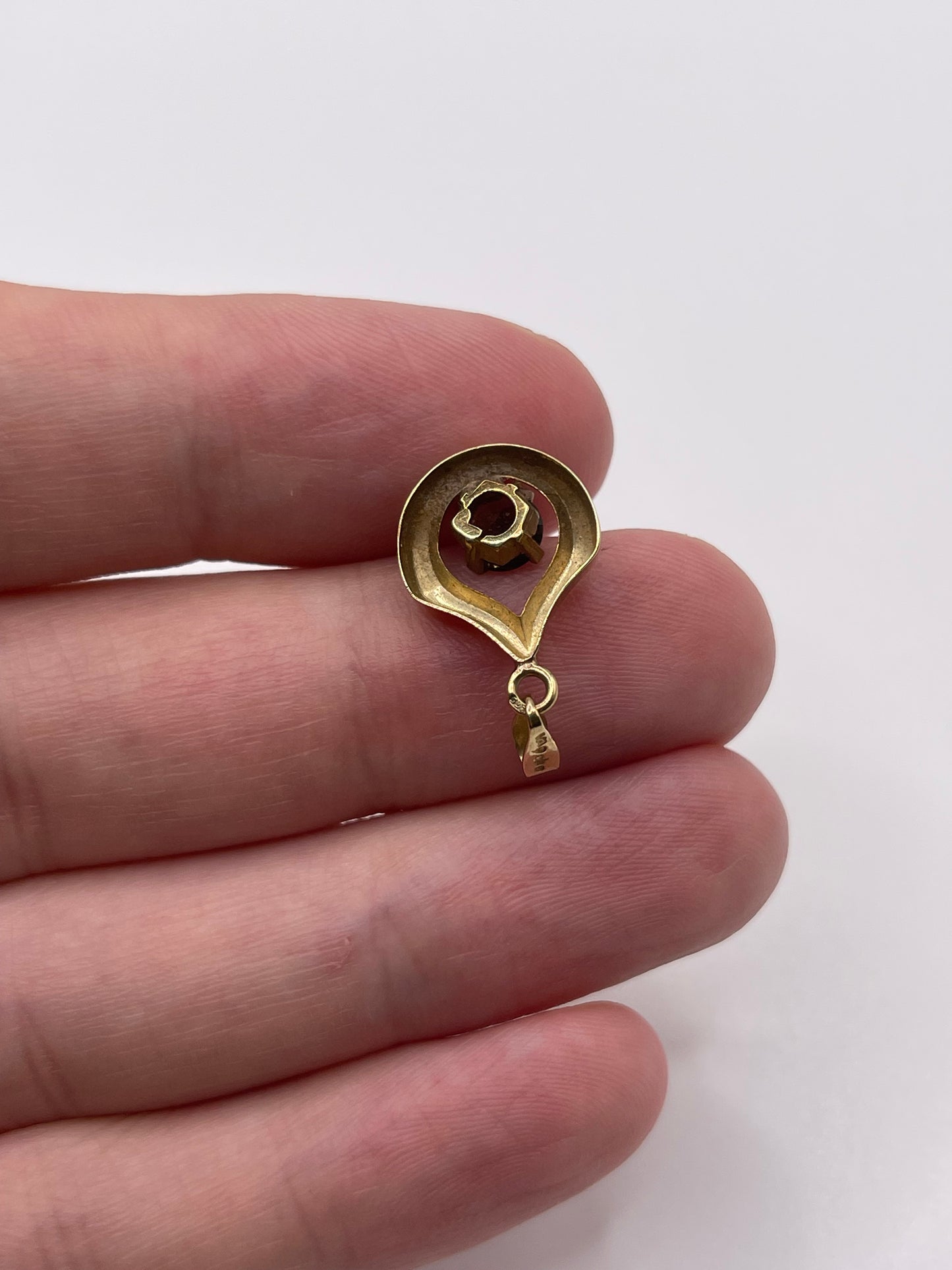 9ct gold Smokey quartz pendant