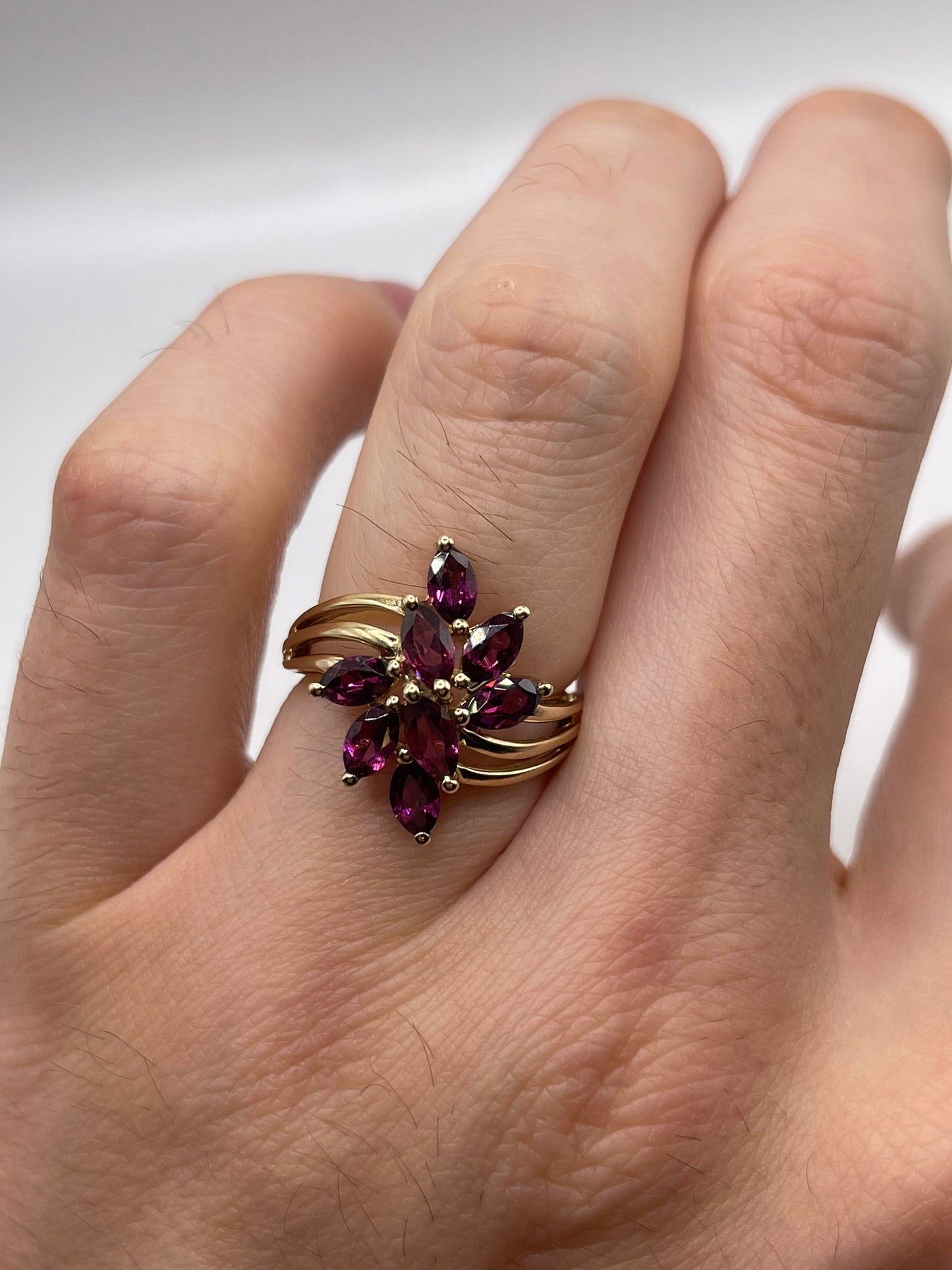 9ct gold garnet cluster ring