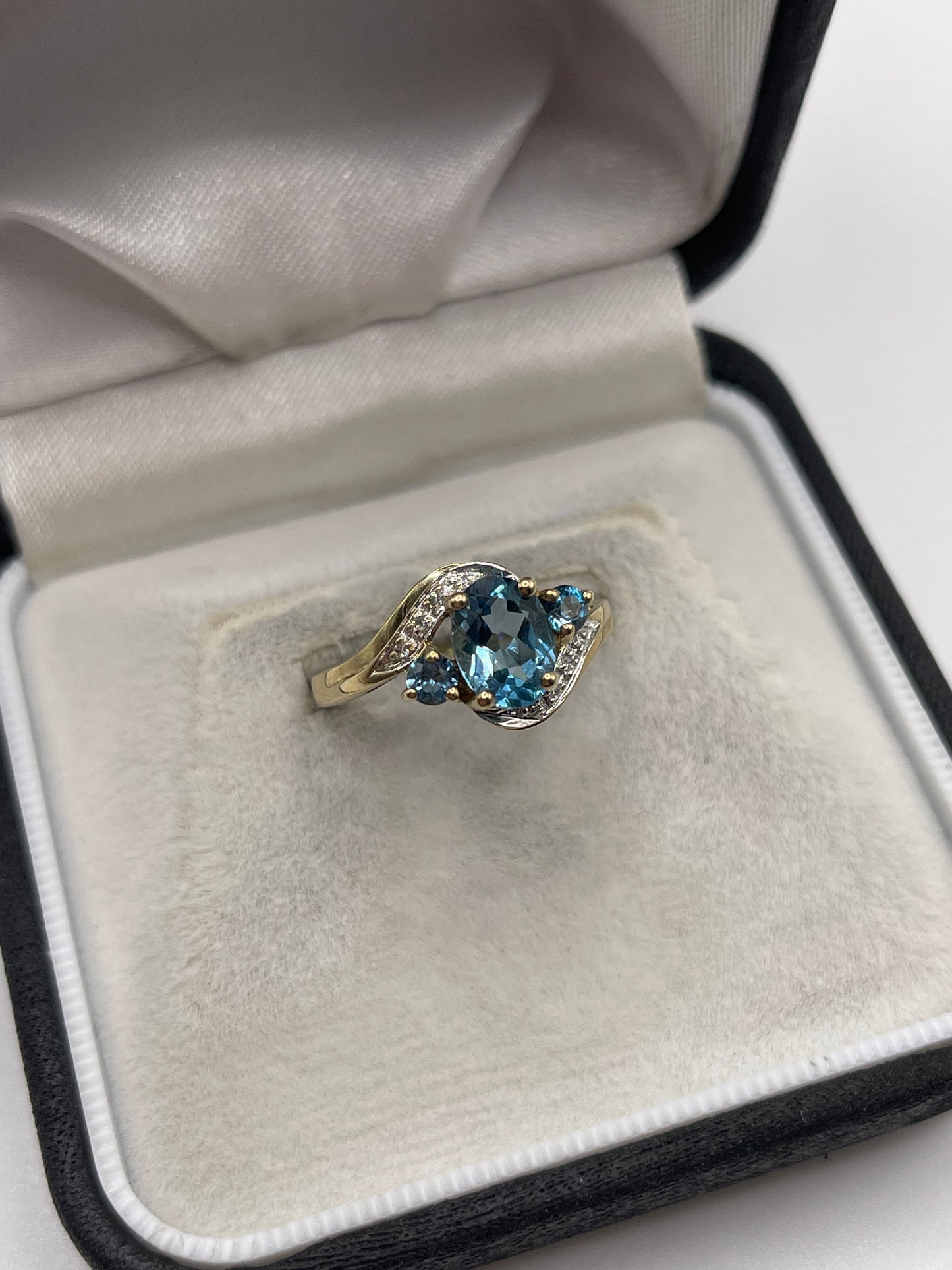 9ct gold topaz and diamond ring