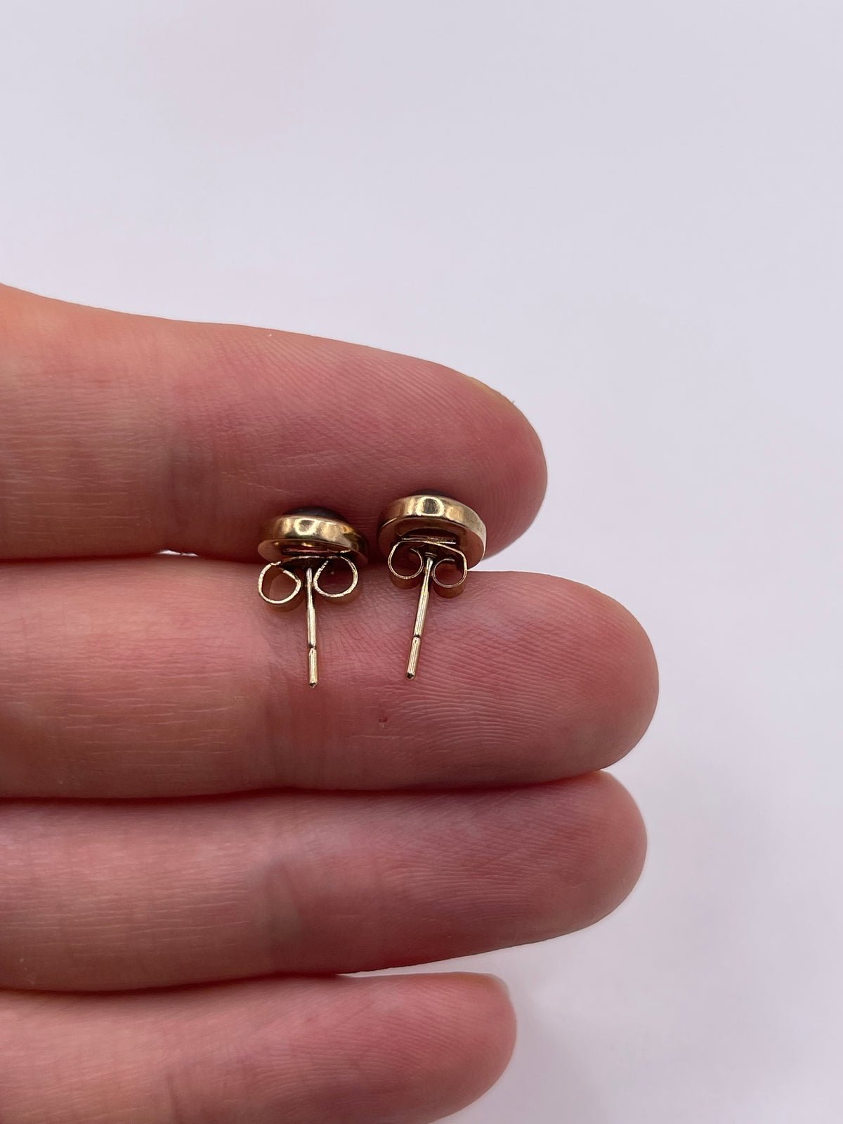 9ct gold cabochon garnet earrings